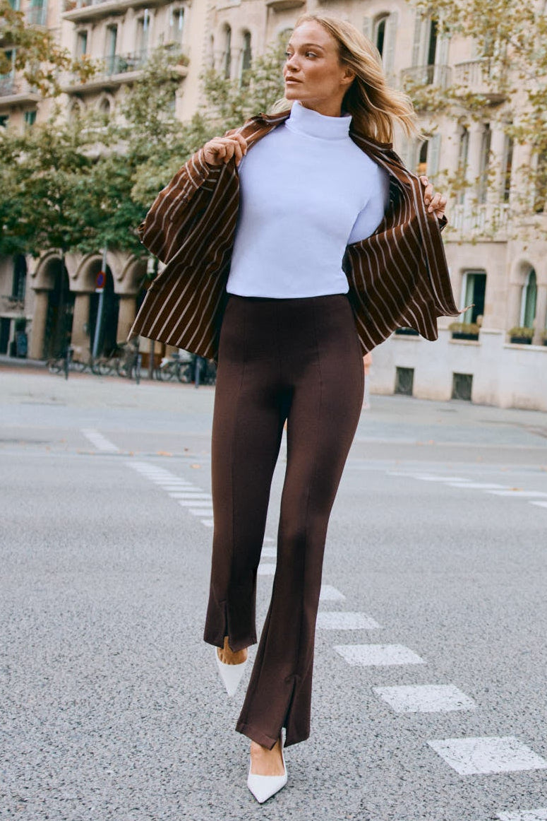 Leggings modeladores à boca de sino castanho chocolate com aberturas