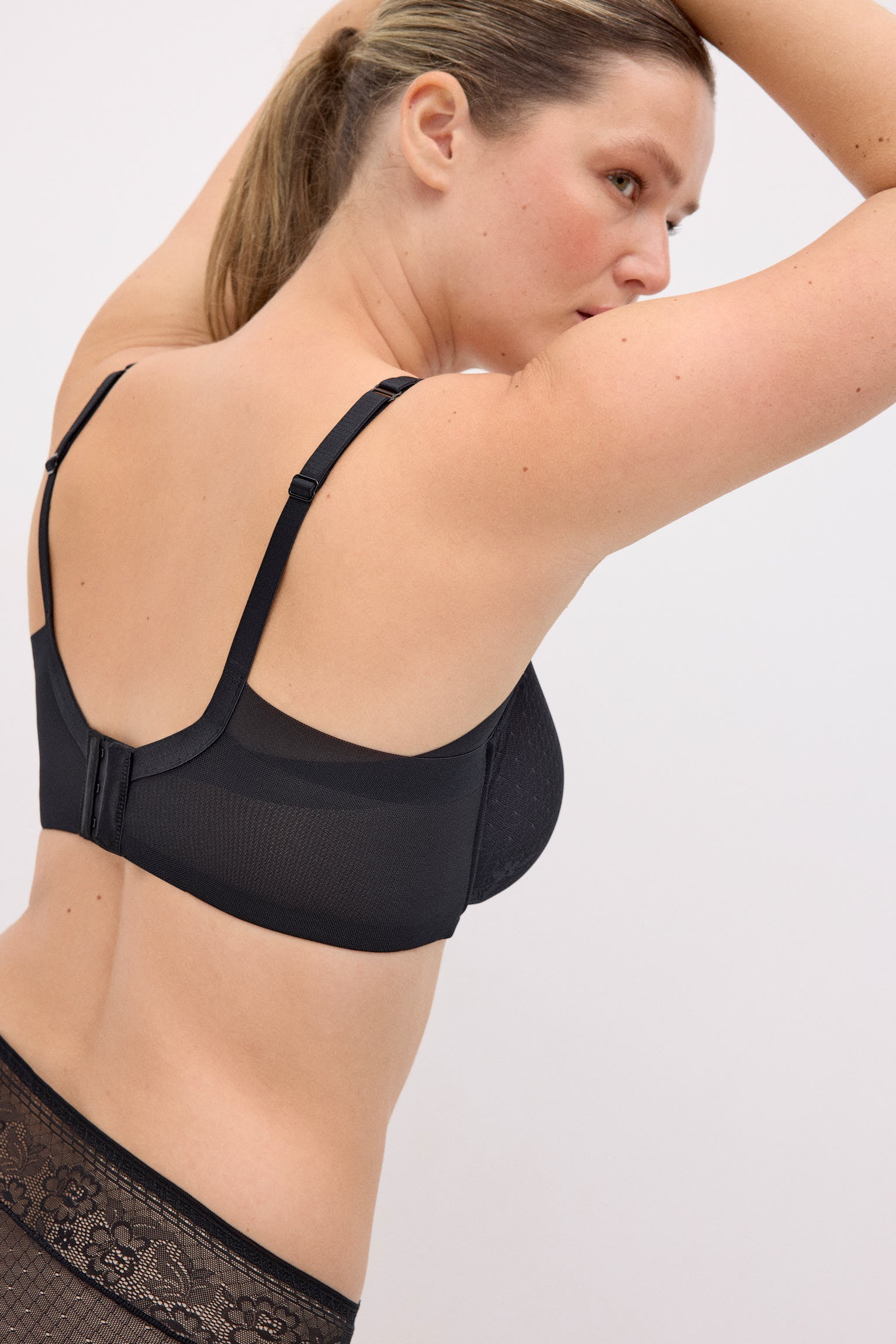 10156-4-sujetador-capacidad-con-aro-con-relleno-mary-negro-special-you-paula-echevarria