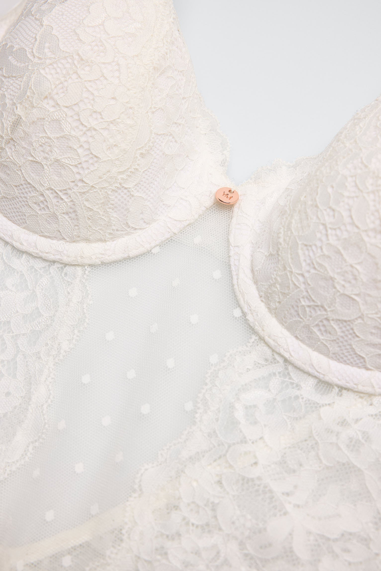 10692-2-body-de-encaje-con-detalles-plumeti-marfil