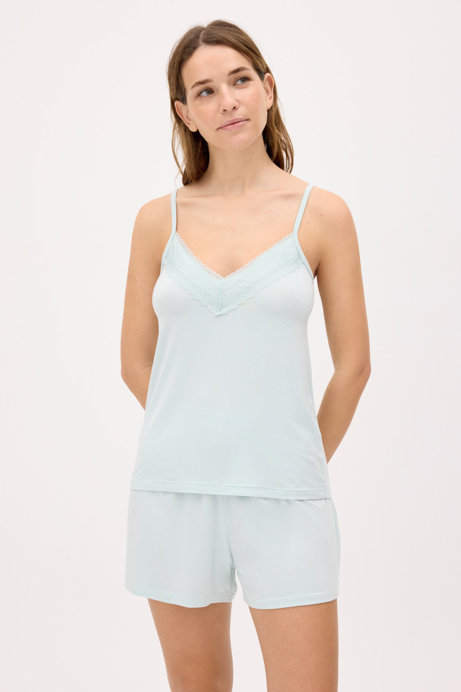 10822-1-pijama-ligero-verano-camiseta-tirantes-pantalon-corto-verde-paula-echevarria