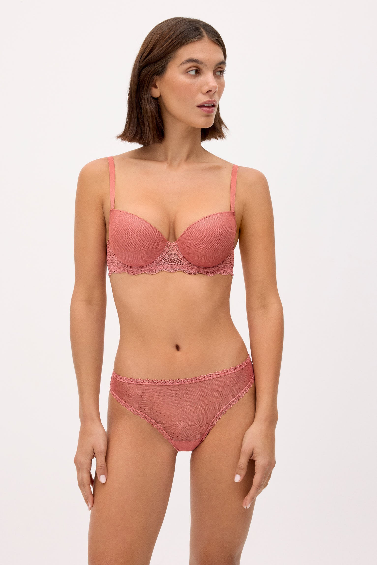 10838-1-conjunto-sujetador-push-up-tanga-rosa-special-you-paula-echevarria
