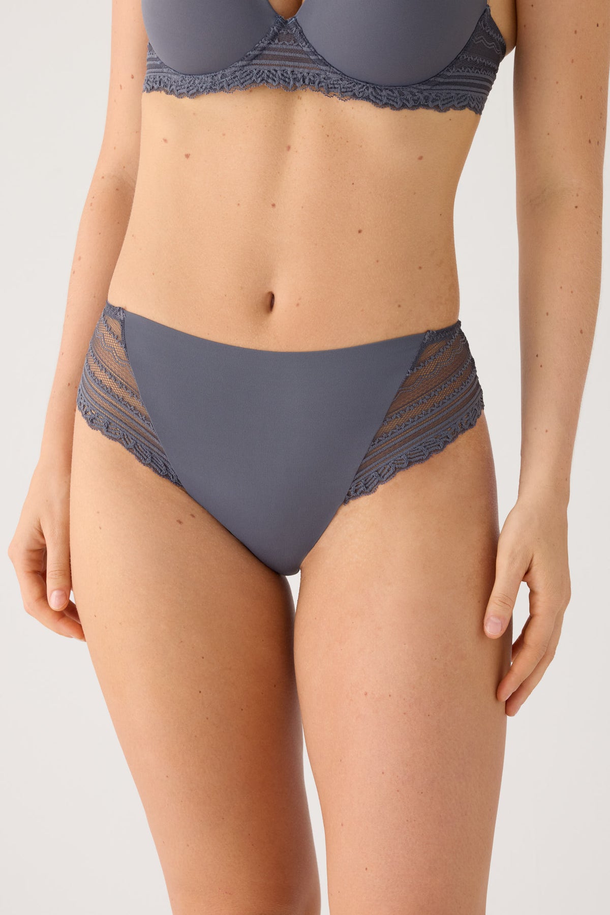 Cueca midi renda cinzento-antracite