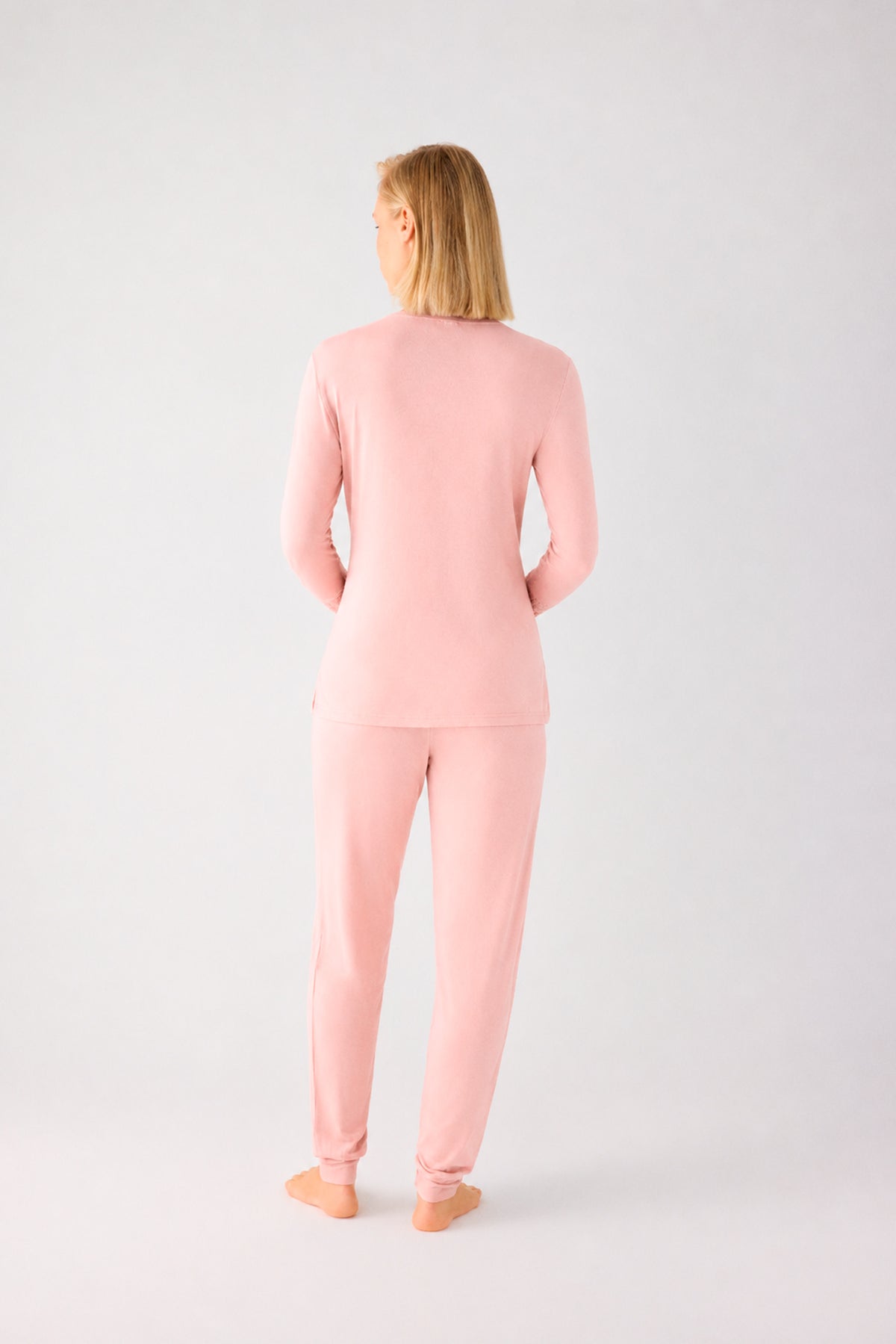 Pijama comprido de mulher leve e suave com calças jogger nude