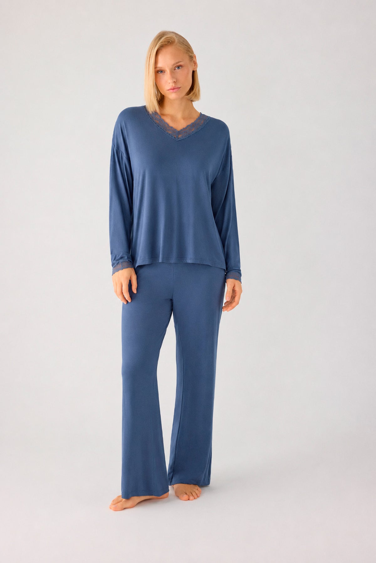 Pijama comprido de mulher leve e suave com calças largas antracite