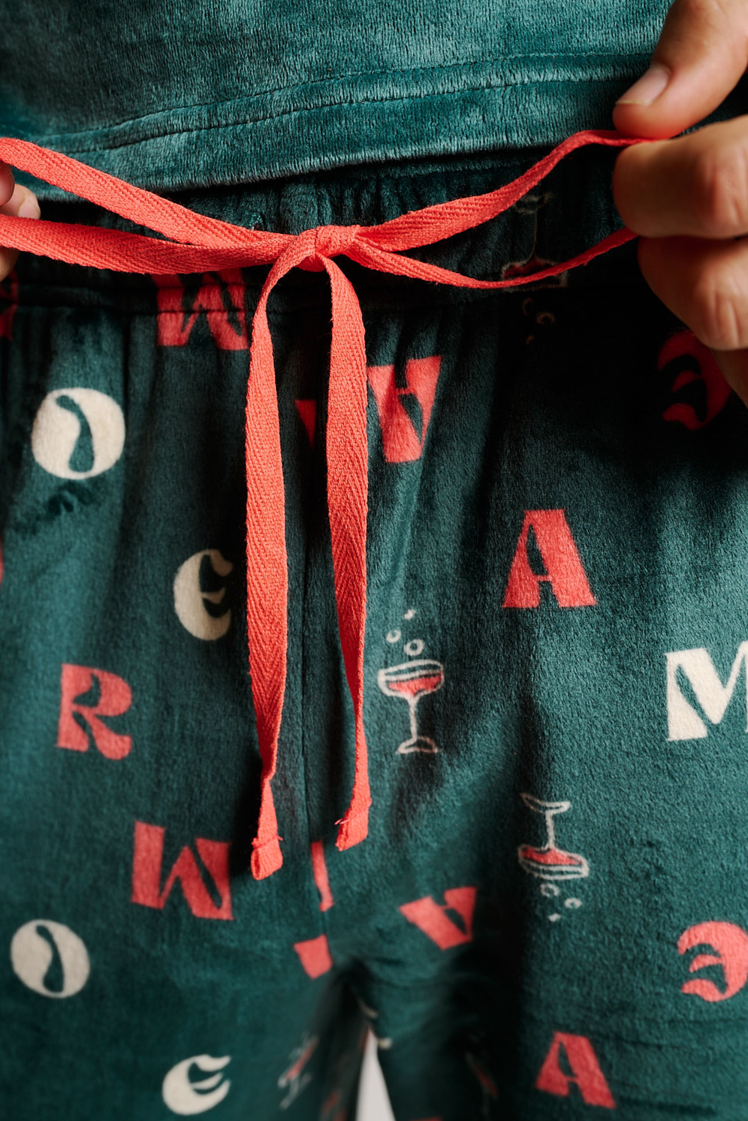 13011054-4-pijama-largo-hombre-terciopelo-estampado-mio-amore