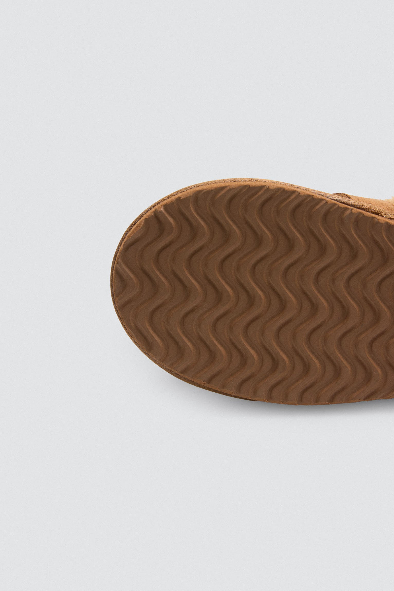 14147-5-zapatillas-de-casa-con-hebilla-y-borreguito