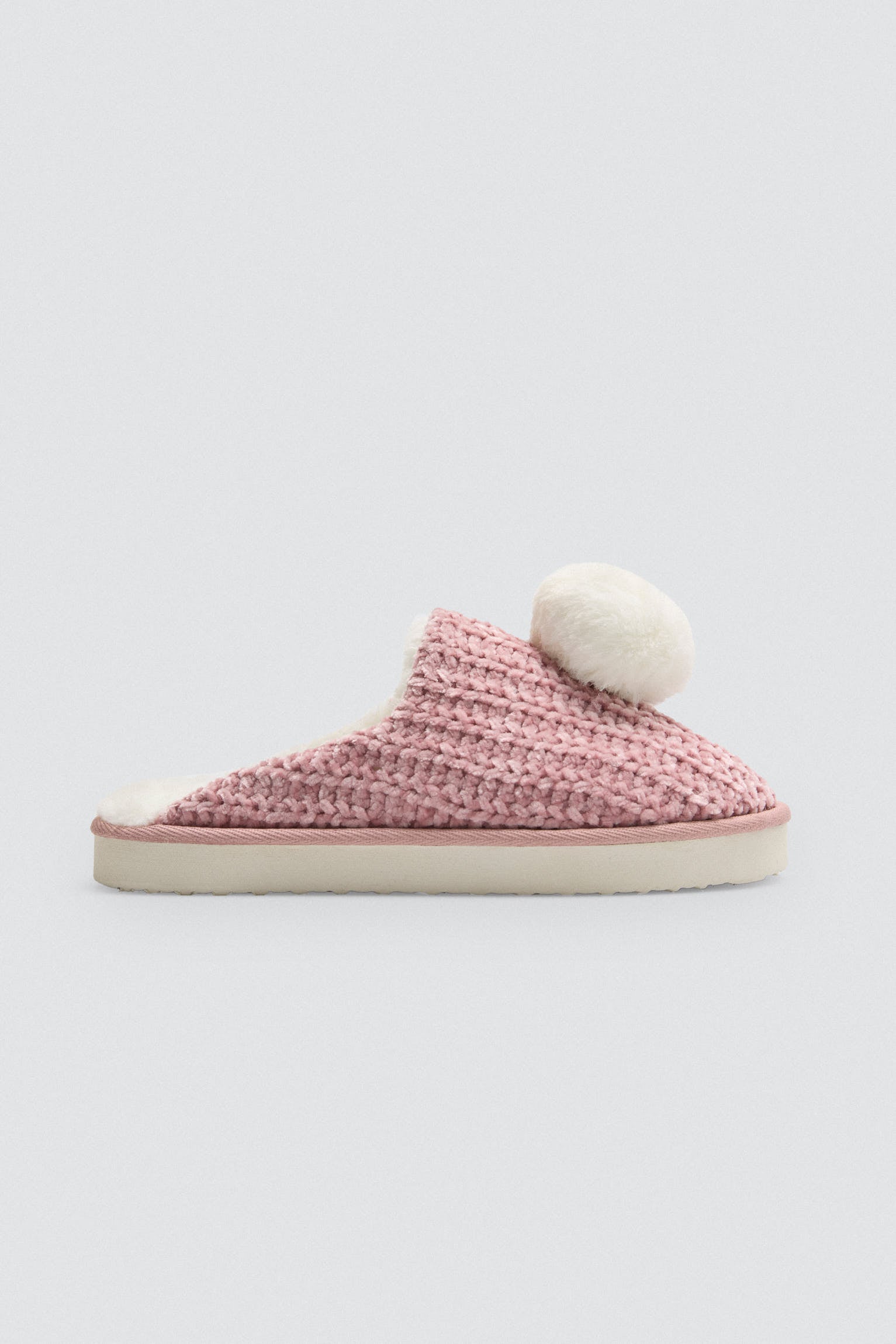 14160-1-zapatillas-de-casa-aterciopeladas-detalle-pompon