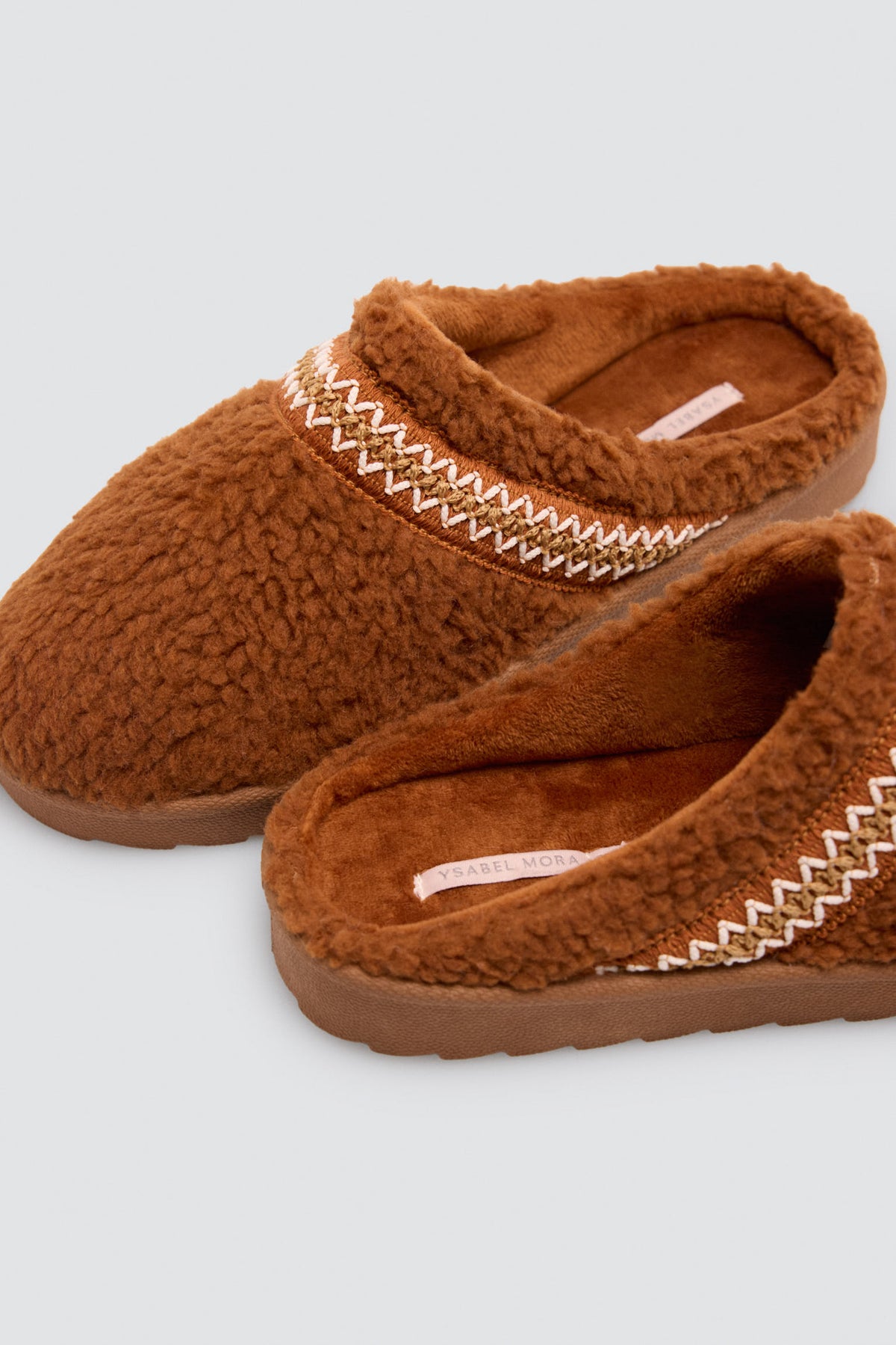 14185-zapatillas-de-casa-mujer-de-pelo-con-estampado-animal-print