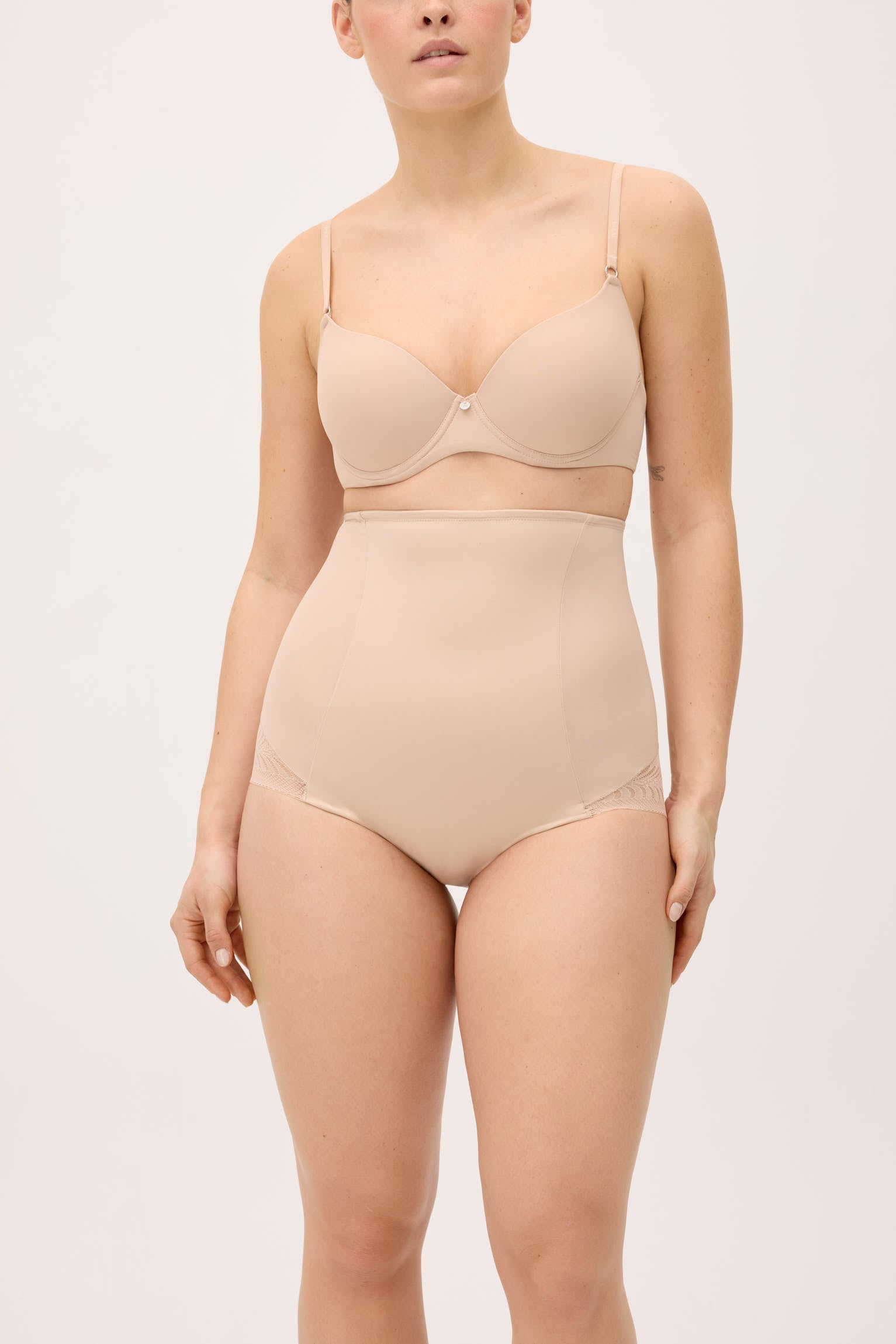 shapewear-fantasia-braga-alta-de-reductora-con-encaje-nude-ysabel-mora