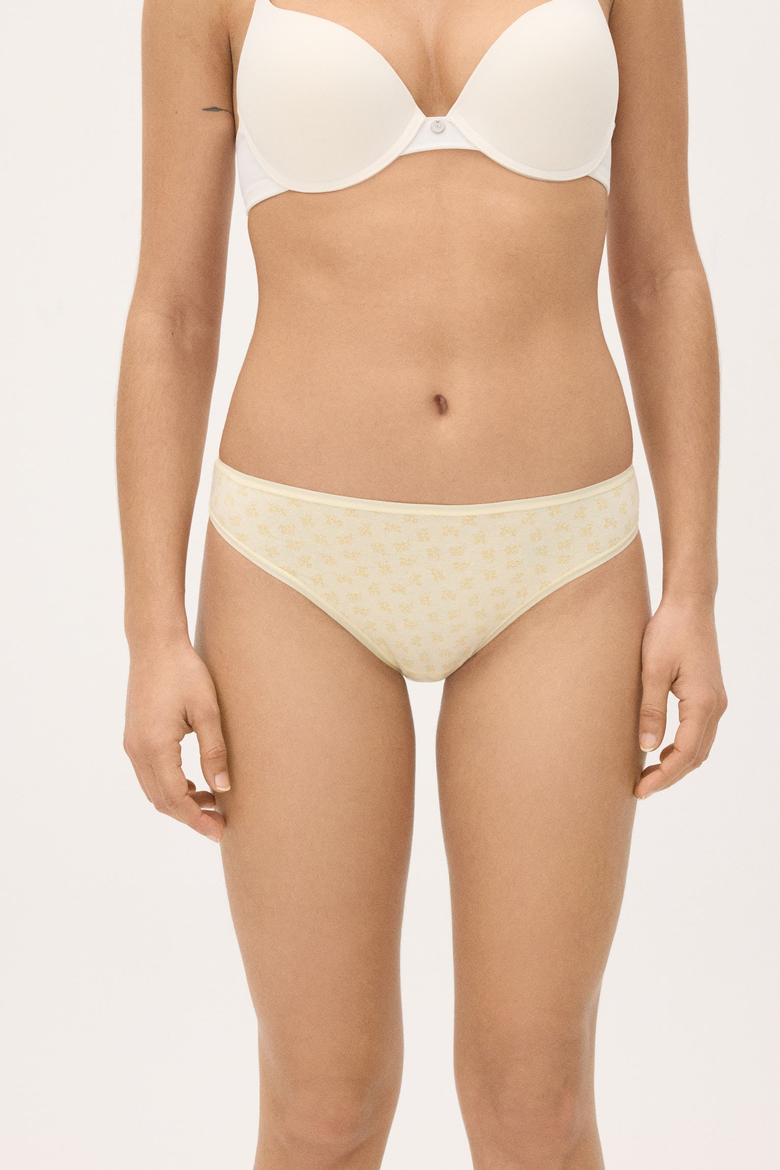 Pacote com 6 mini calcinhas lisas e estampadas