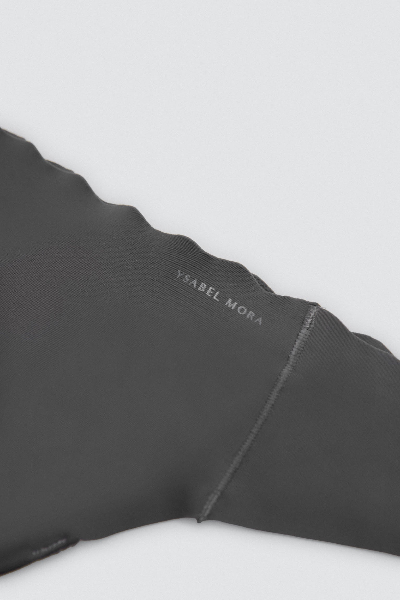 Tanga laser marrom escuro