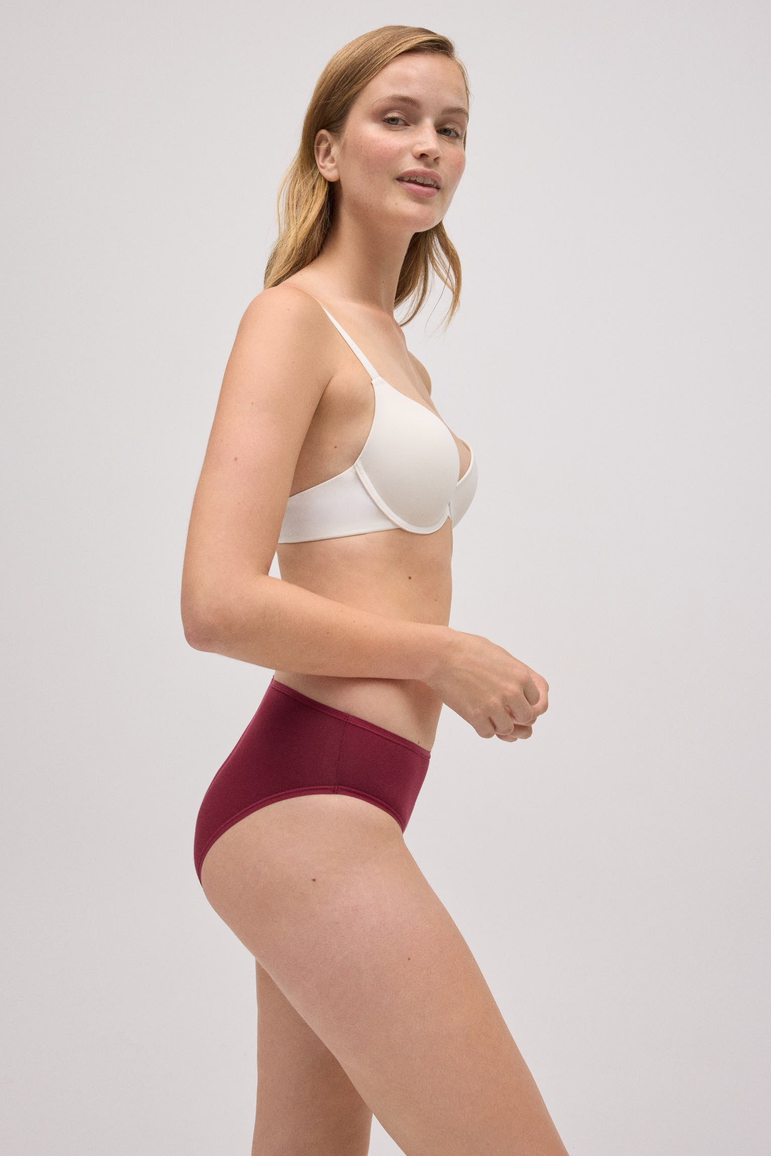 Pacote com 4 calcinhas midi básicas de algodão