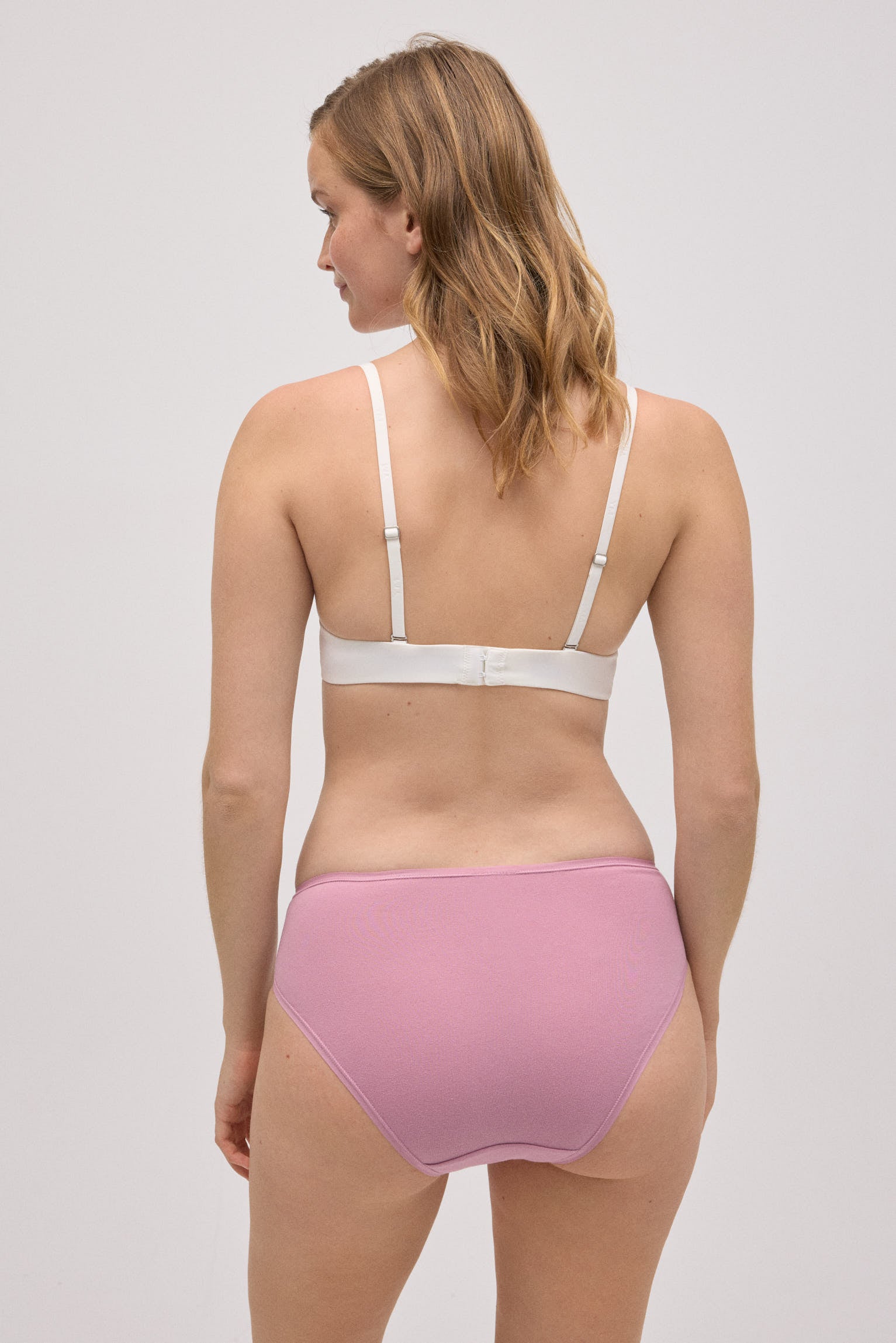 Pacote com 4 calcinhas midi básicas de algodão