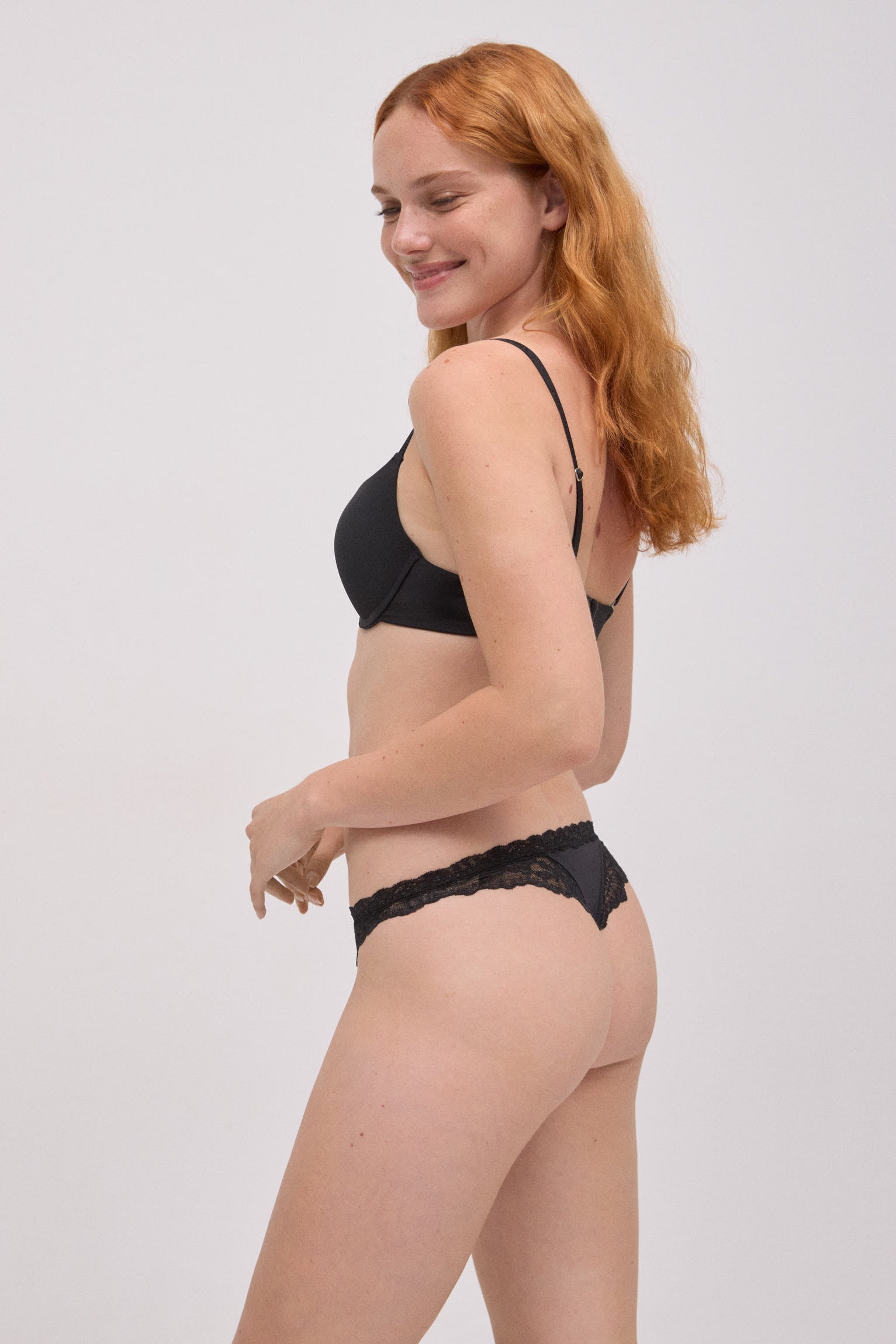 19484-3-tanga-elastico-con-encaje-negro
