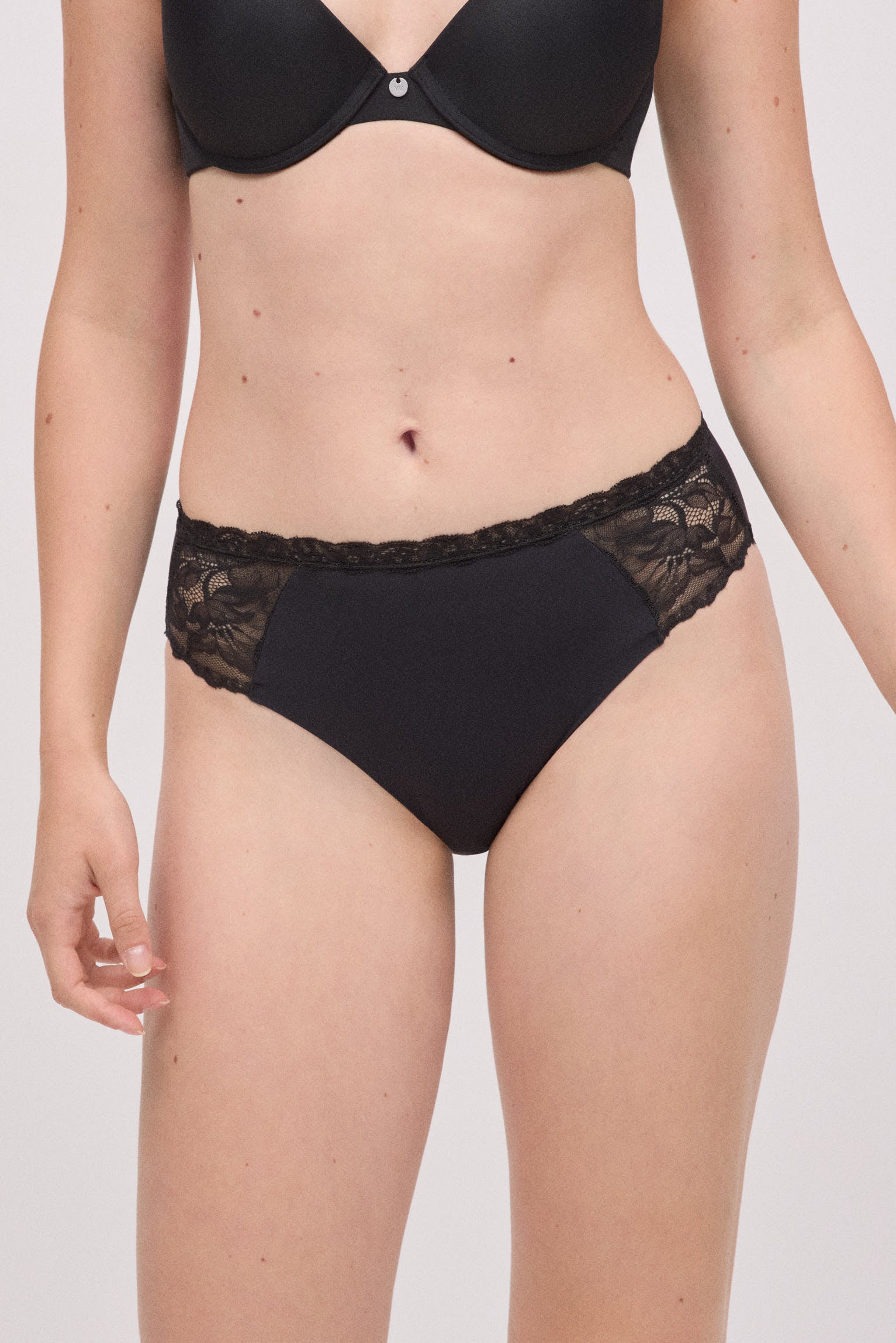 19486-1-braga-midi-elastica-con-encaje-negro