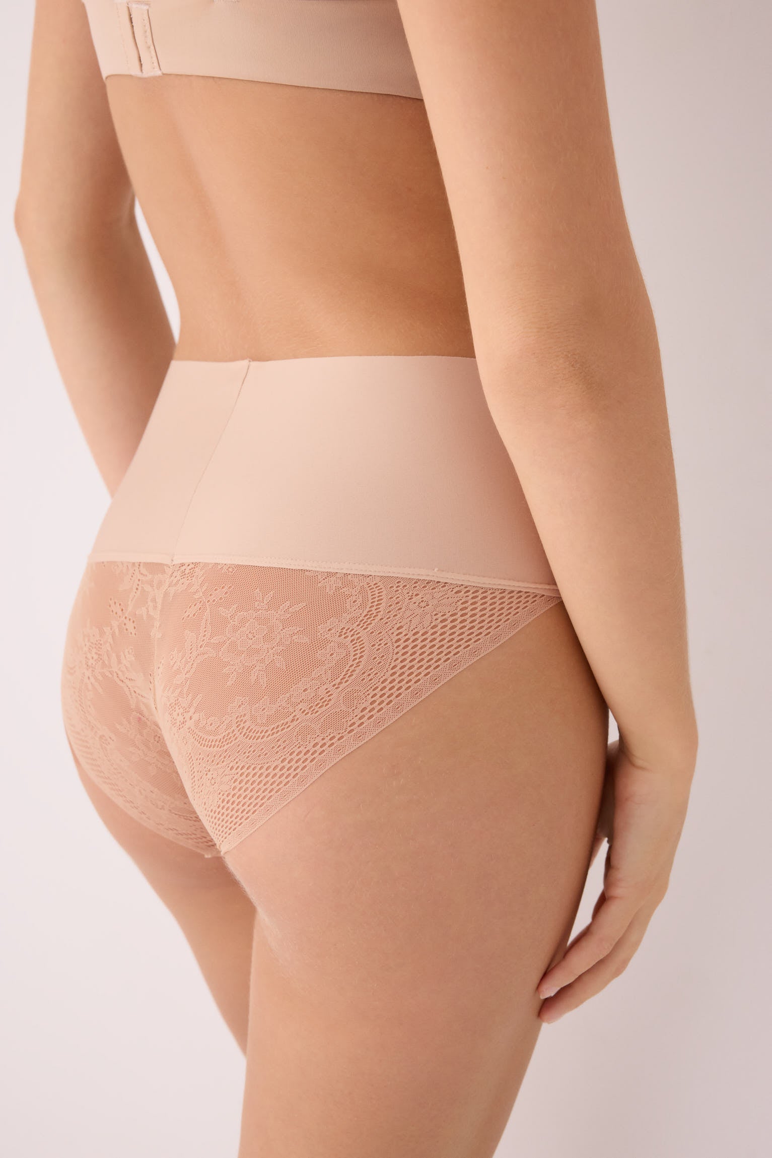 PRÉ-VENDA Cueca alta corte a laser nude