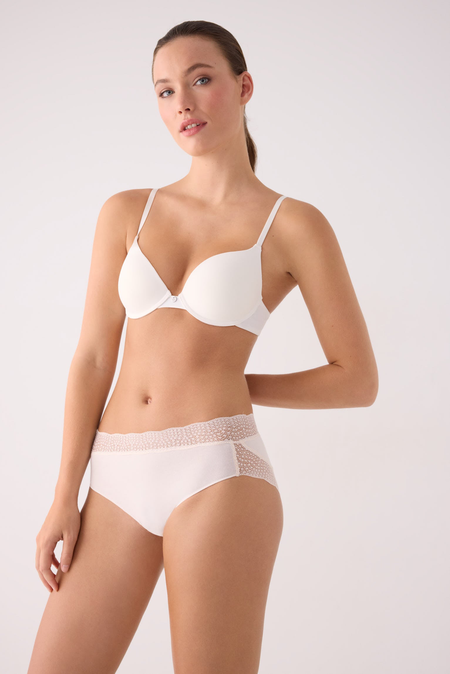 Cueca midi de algodão com rebordo de renda marfim
