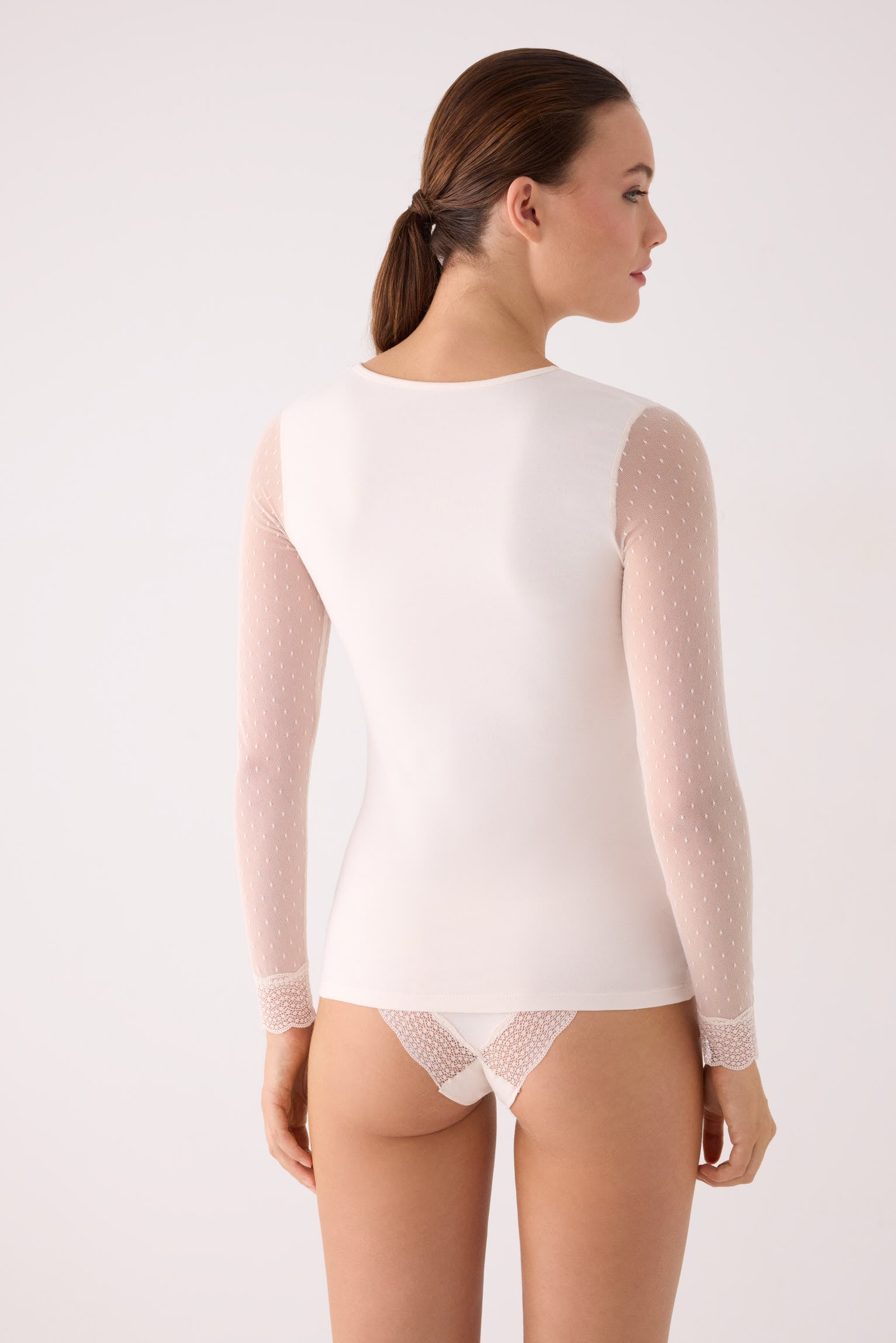 Camisola marfim de manga comprida em plumeti com renda