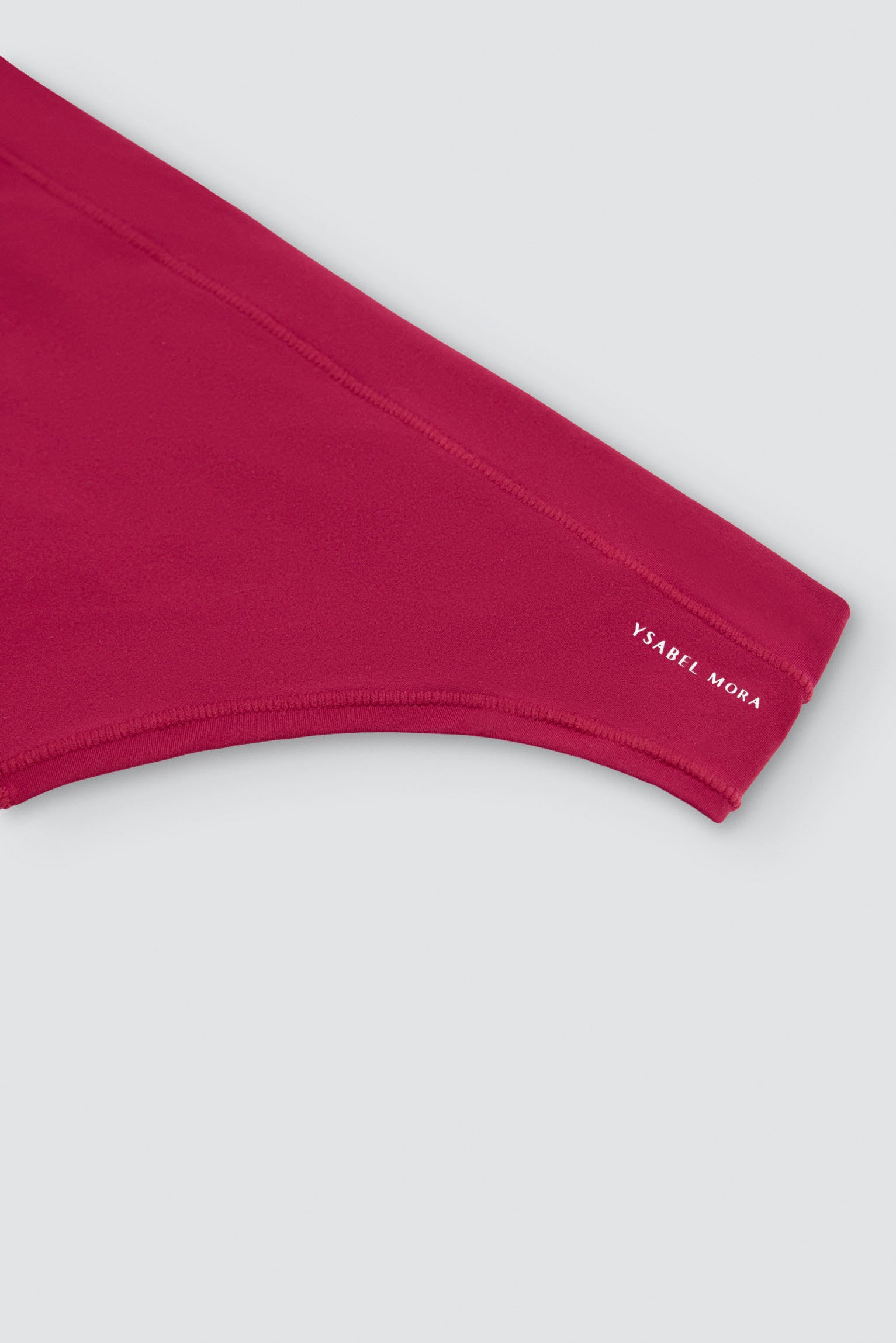 Tanga Adapt com acabamentos invisíveis bordeaux