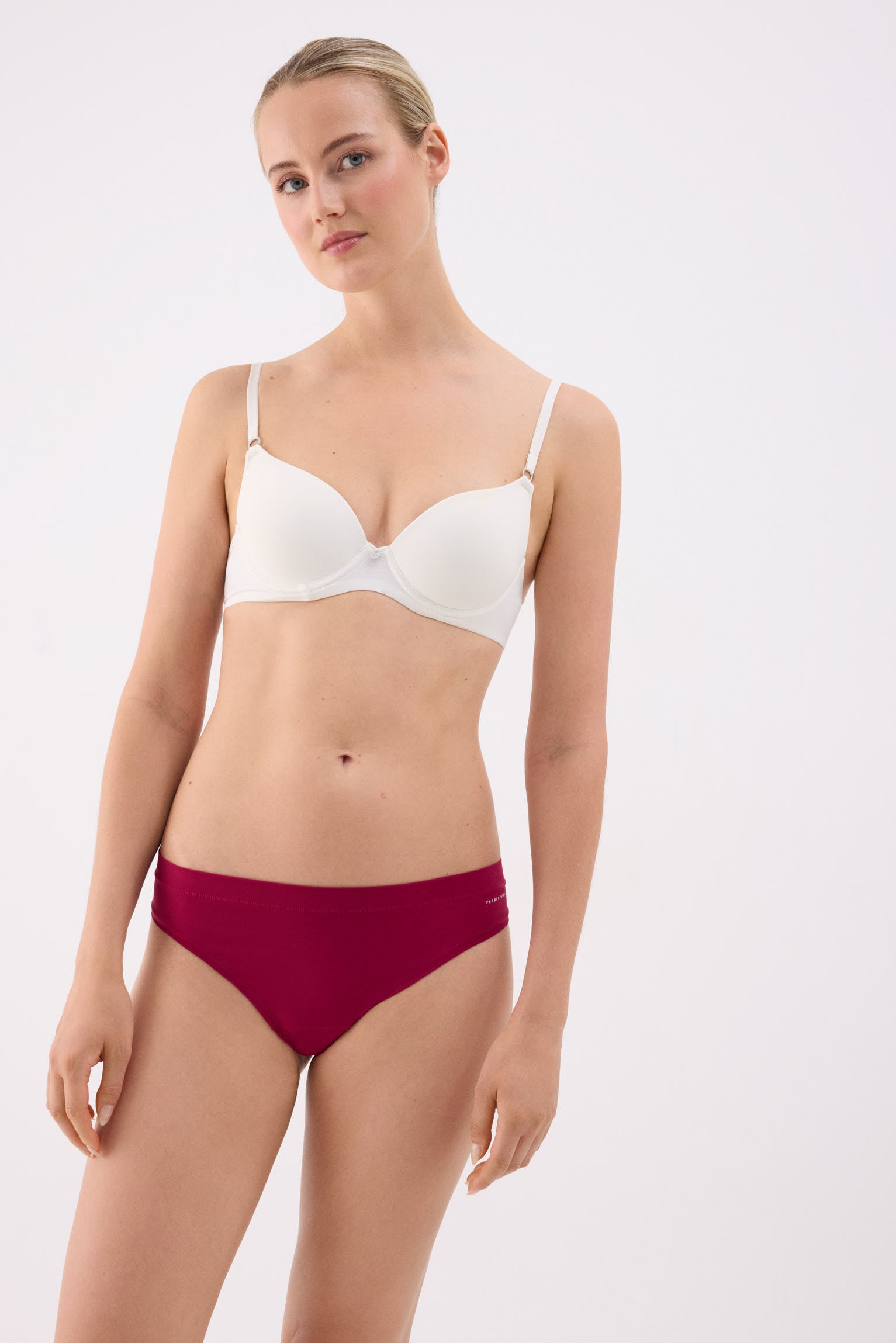 Tanga Adapt com acabamentos invisíveis bordeaux