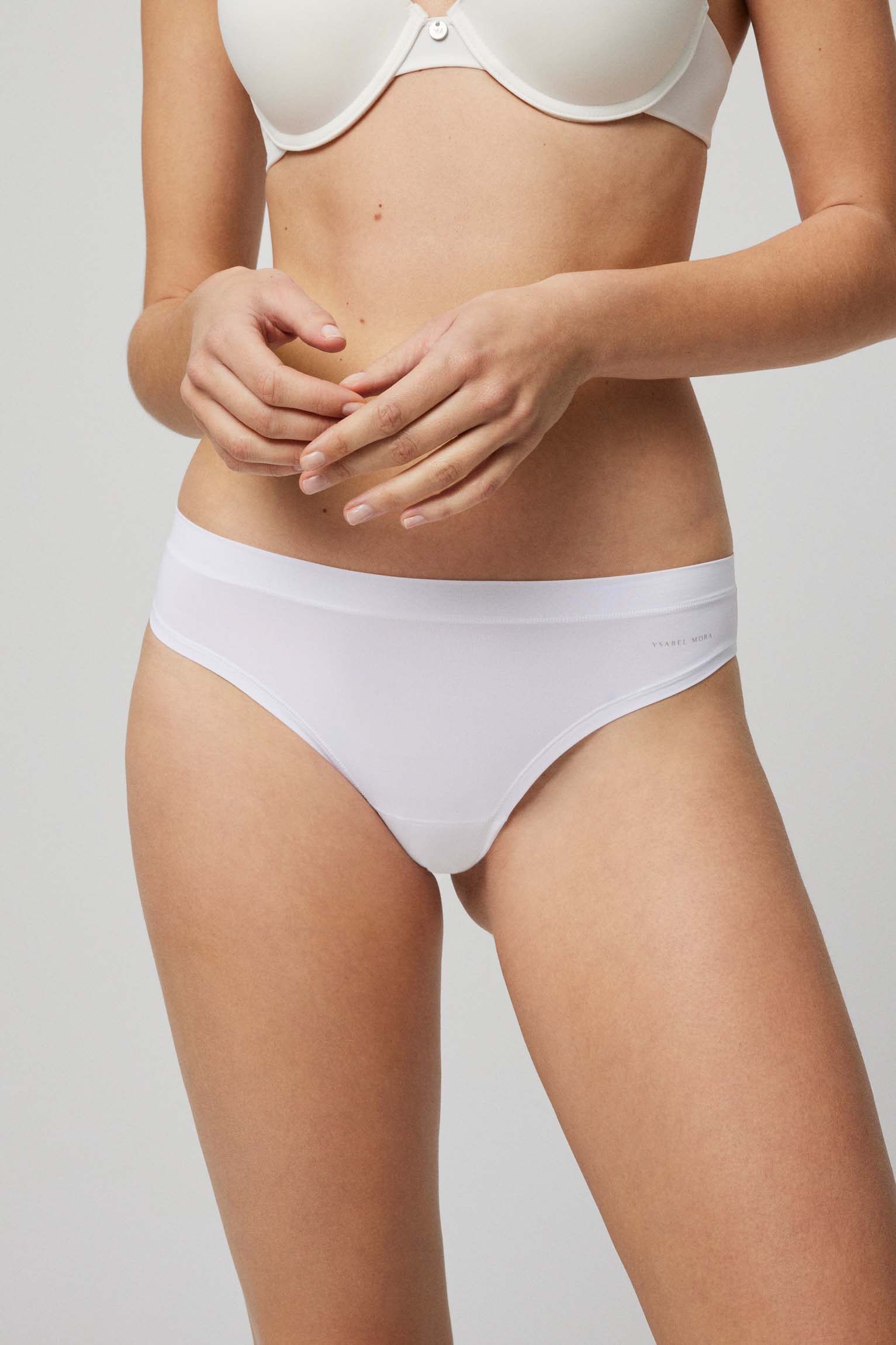 Analyzing image    19695-1-braga-mini-adapt-invisible-mujer-ysabel-mora - Blanco