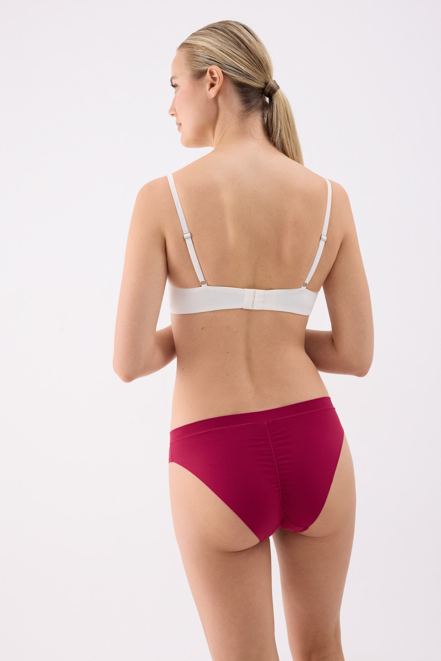 Cueca mini Adapt com acabamentos invisíveis bordeaux