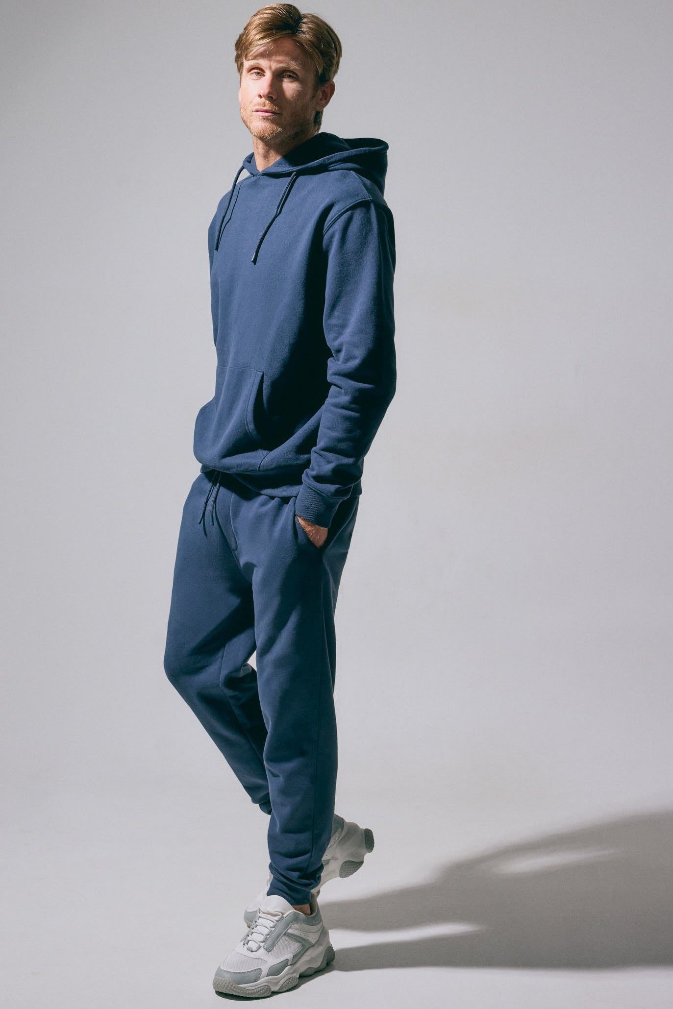 Calças jogger desportivas de homem azul-marinho com cintura ajustável