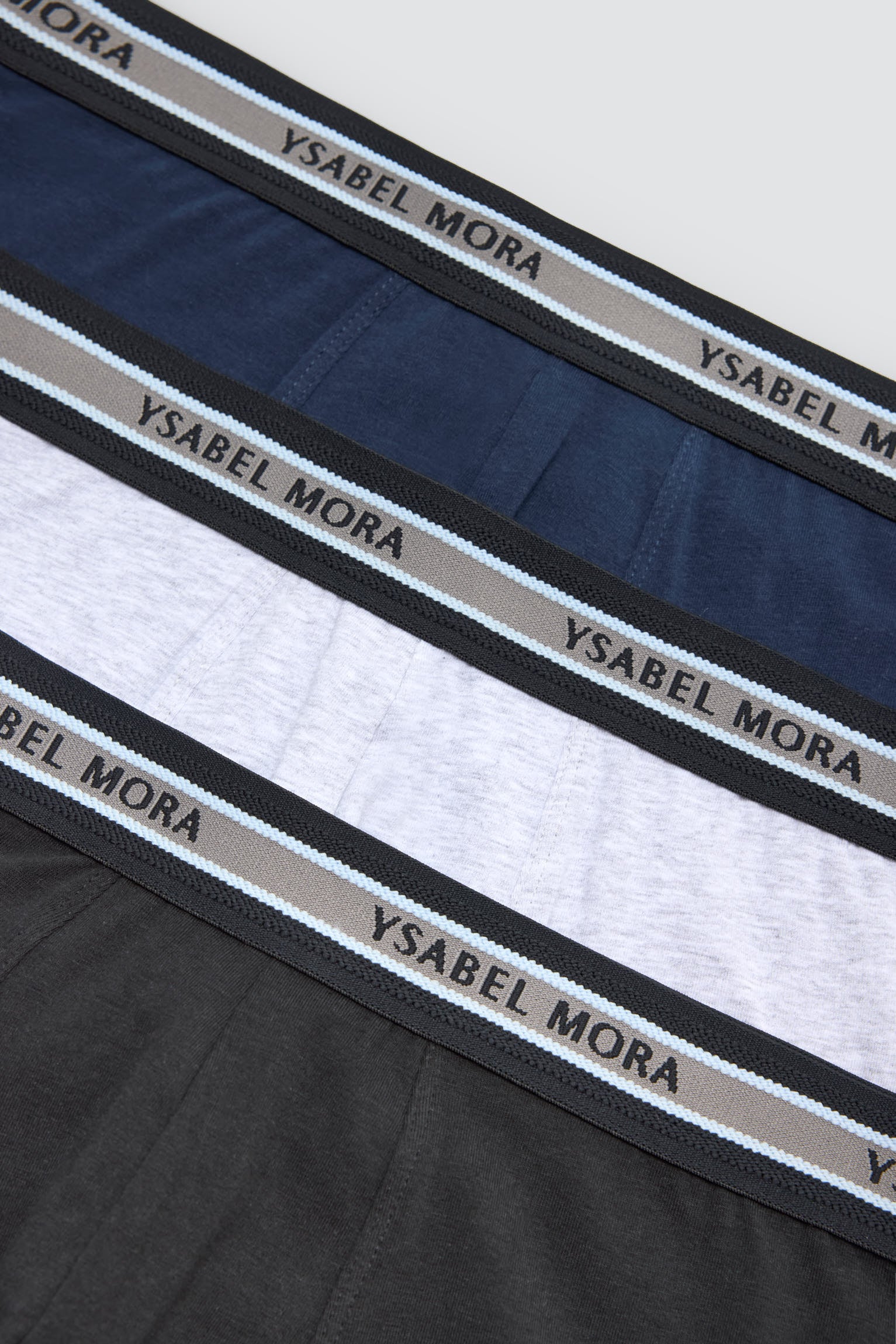 Pacote com 3 cuecas boxer básicas lisas