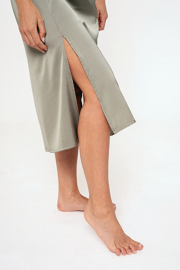 Camisola midi feminina em cetim verde | MUYDEMI