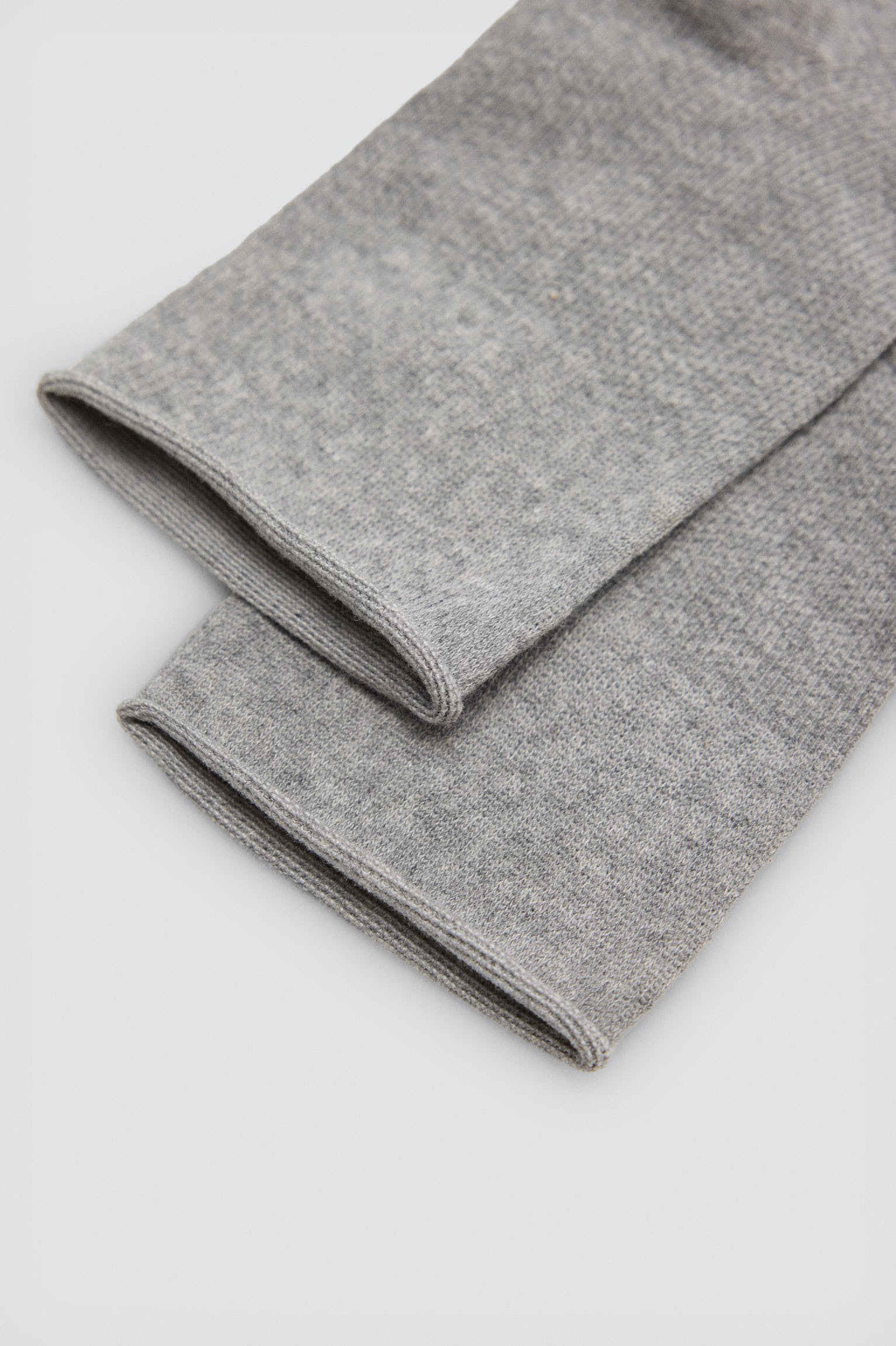 Pacote com 3 meias básicas lisas multicoloridas até o joelho