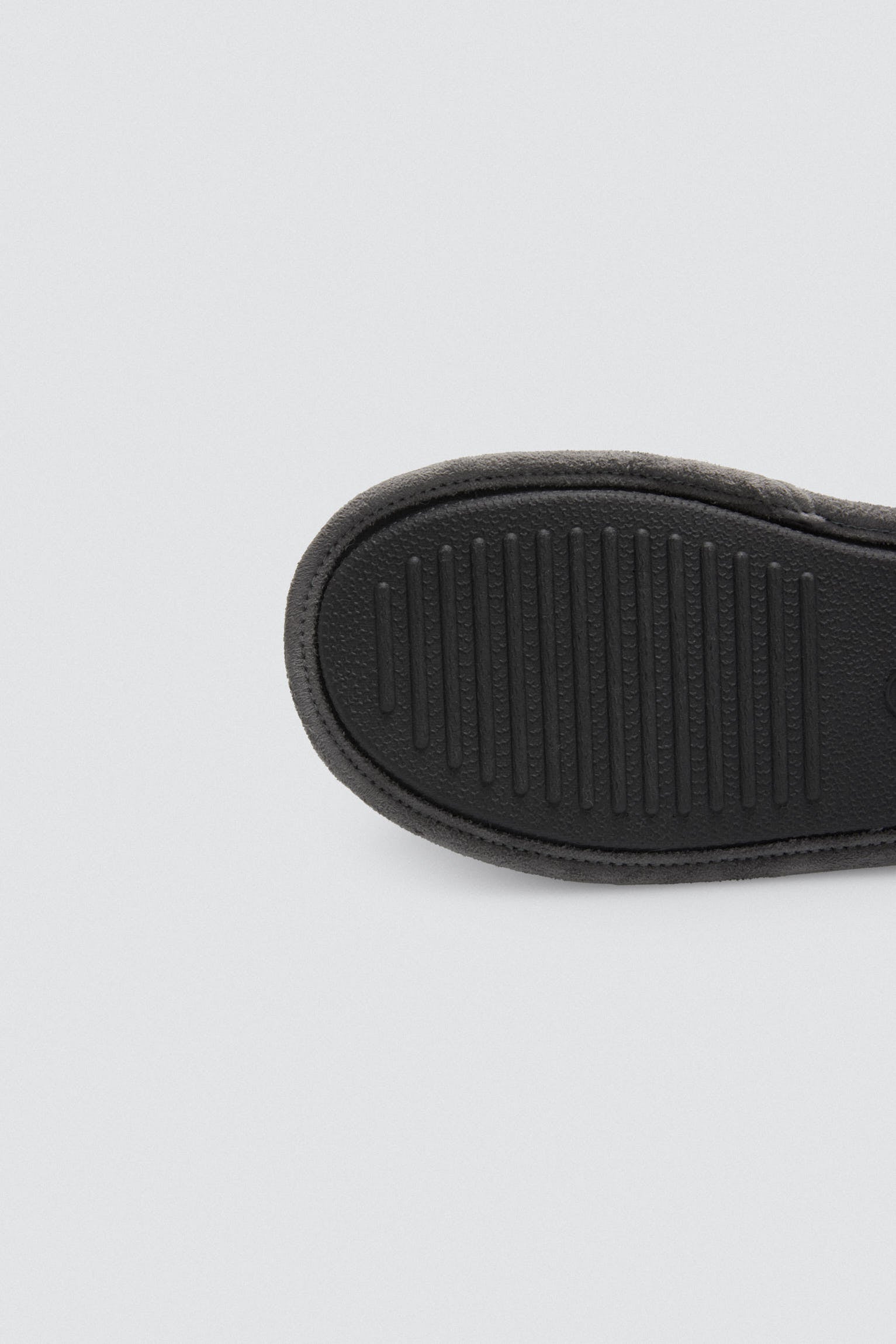 24075-4-zapatilla-de-casa-acolchada-y-aterciopelada-gris