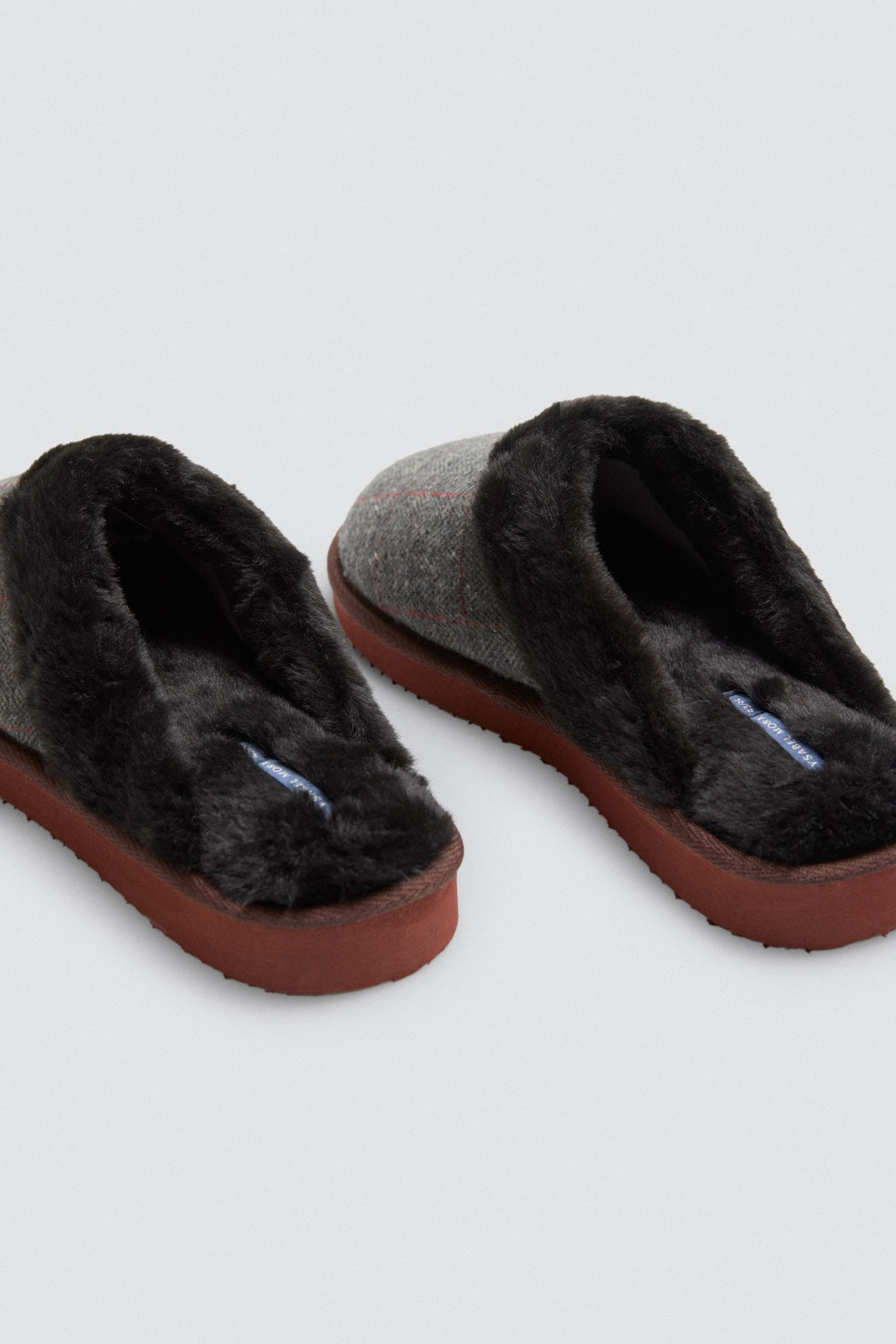 24080-3-zapatillas-de-casa-cuadros-con-pelo