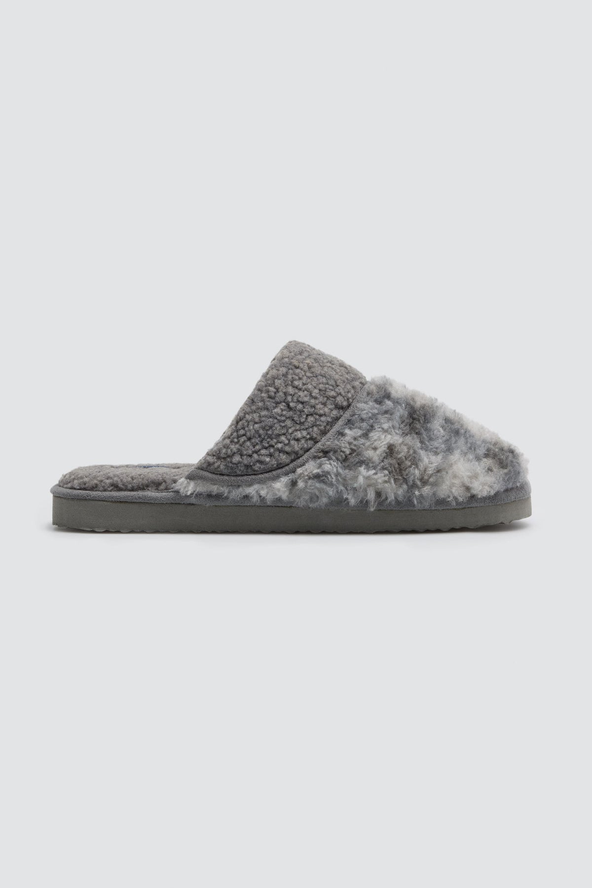 Zapatillas de casa contrastadas borreguito y pelo gris
