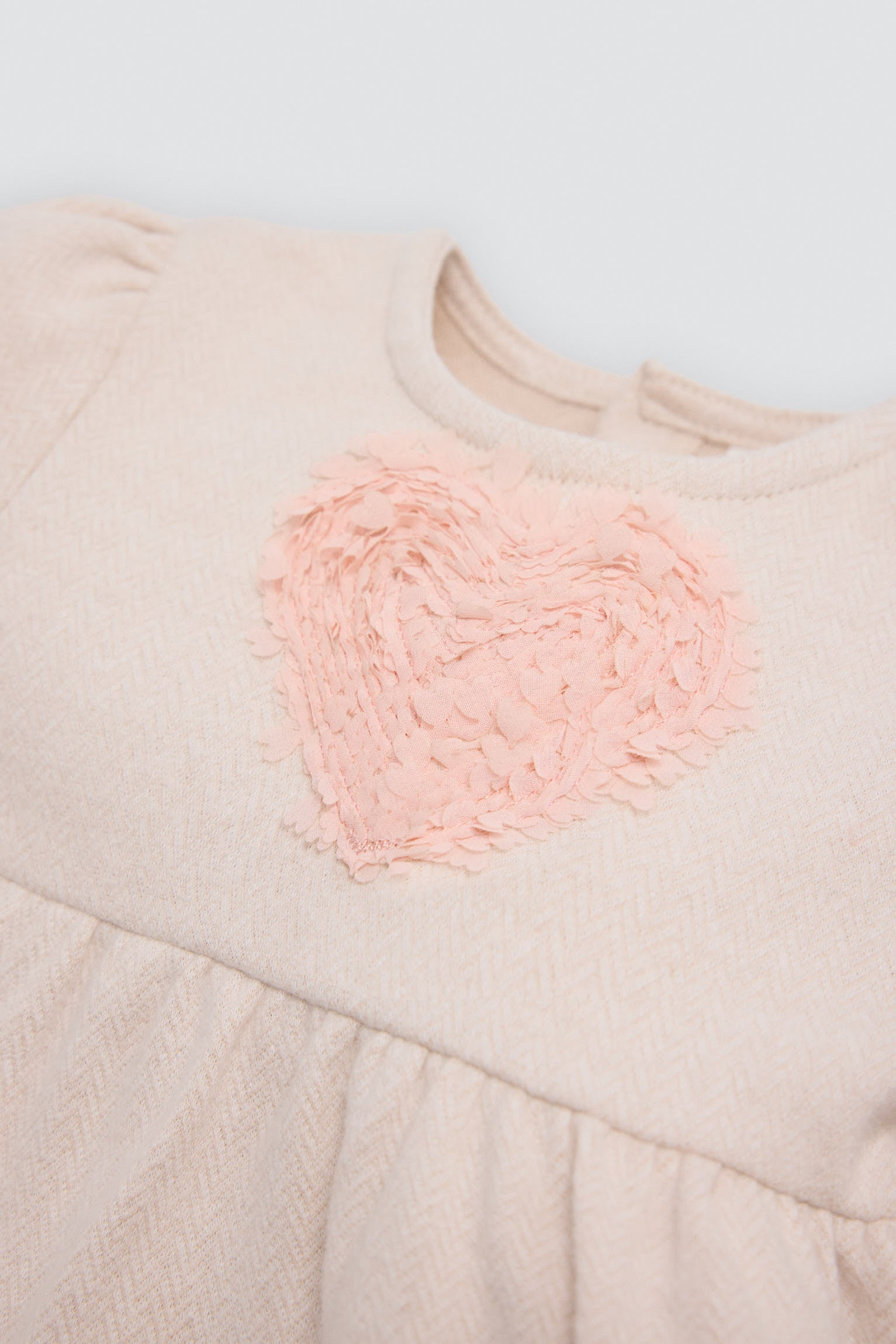 Vestido bebé manga larga detalle corazón - Ysabel Mora