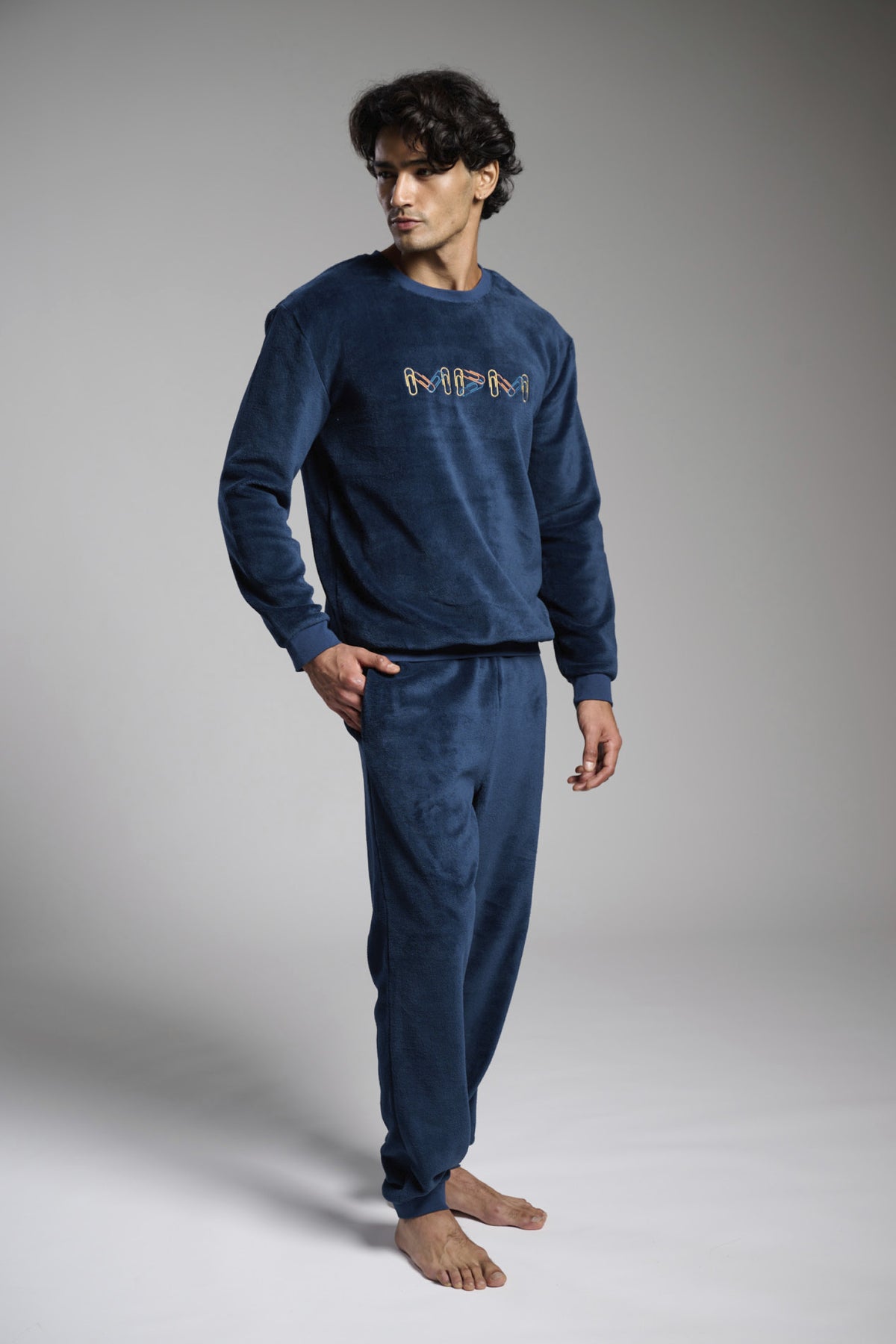 Pijama comprido de homem polar coral azul-marinho com detalhe bordado