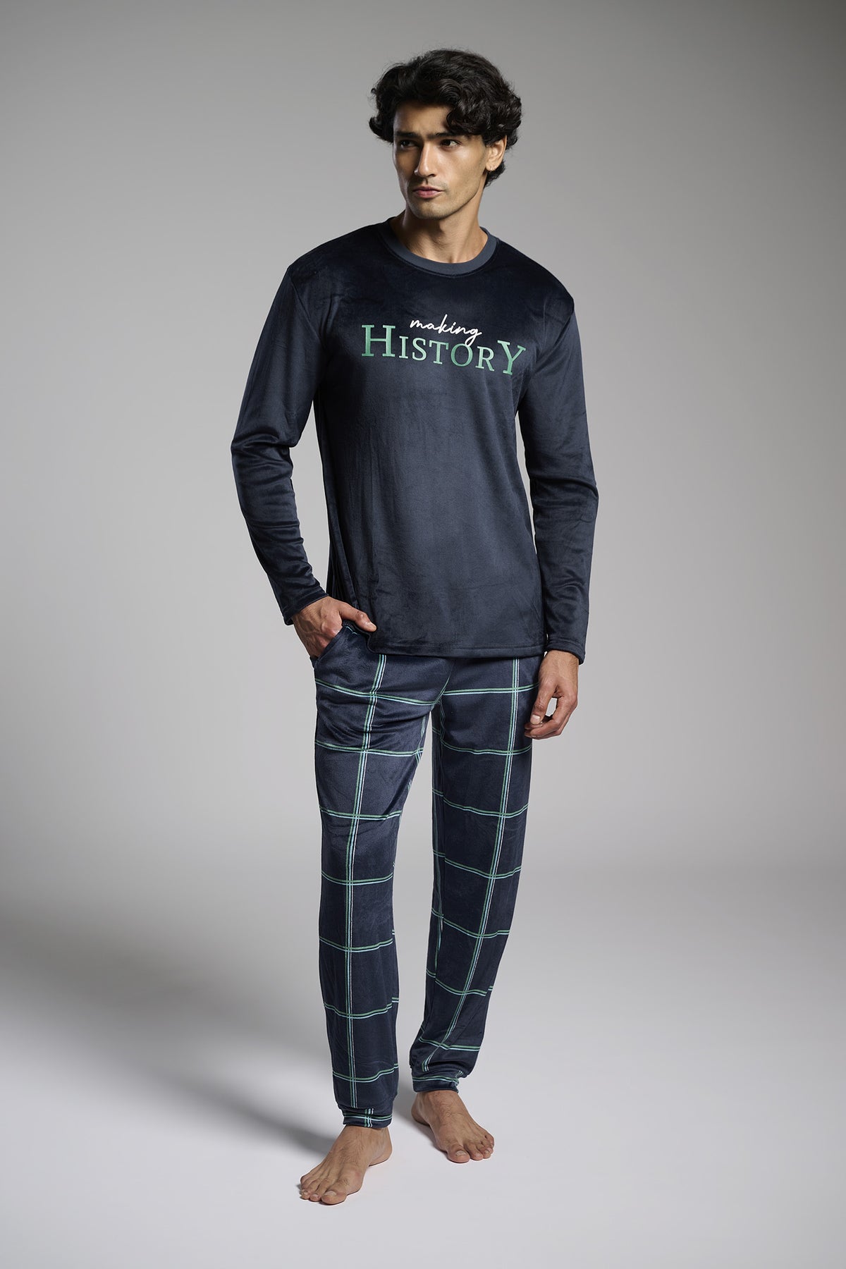 Pijama comprido de homem em veludo Making History aos quadrados