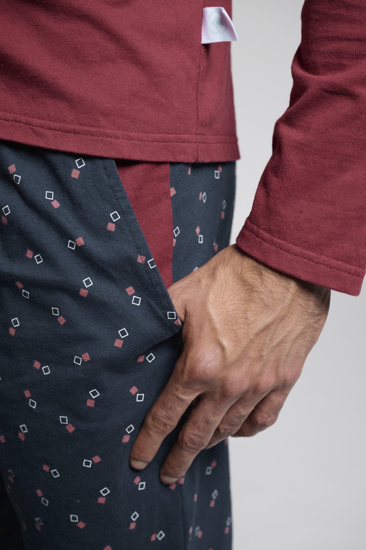 Pijama comprido de homem em algodão estampado com detalhe de bolso