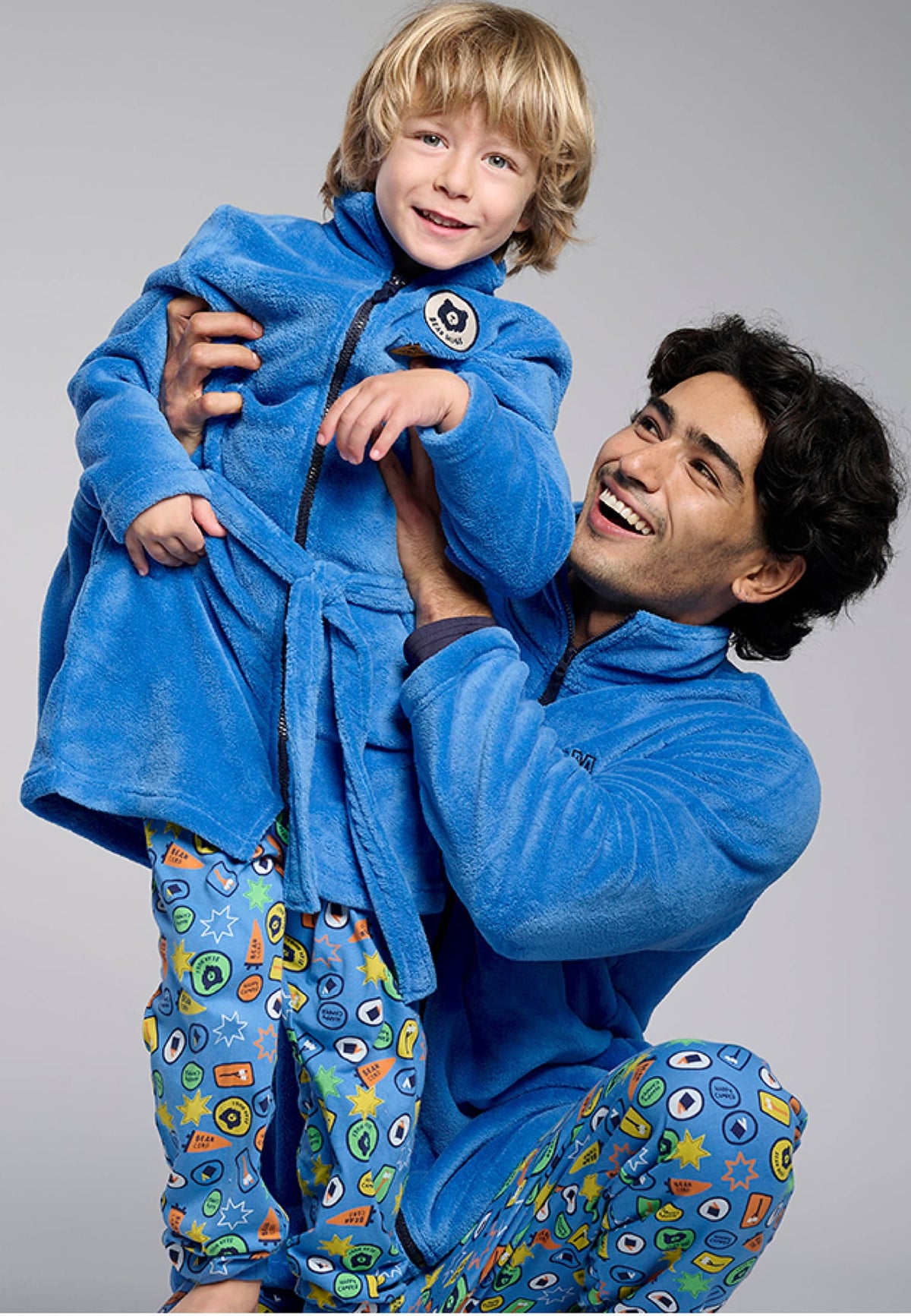 Roupão infantil de menino polar coral com fecho de correr e detalhes de patches