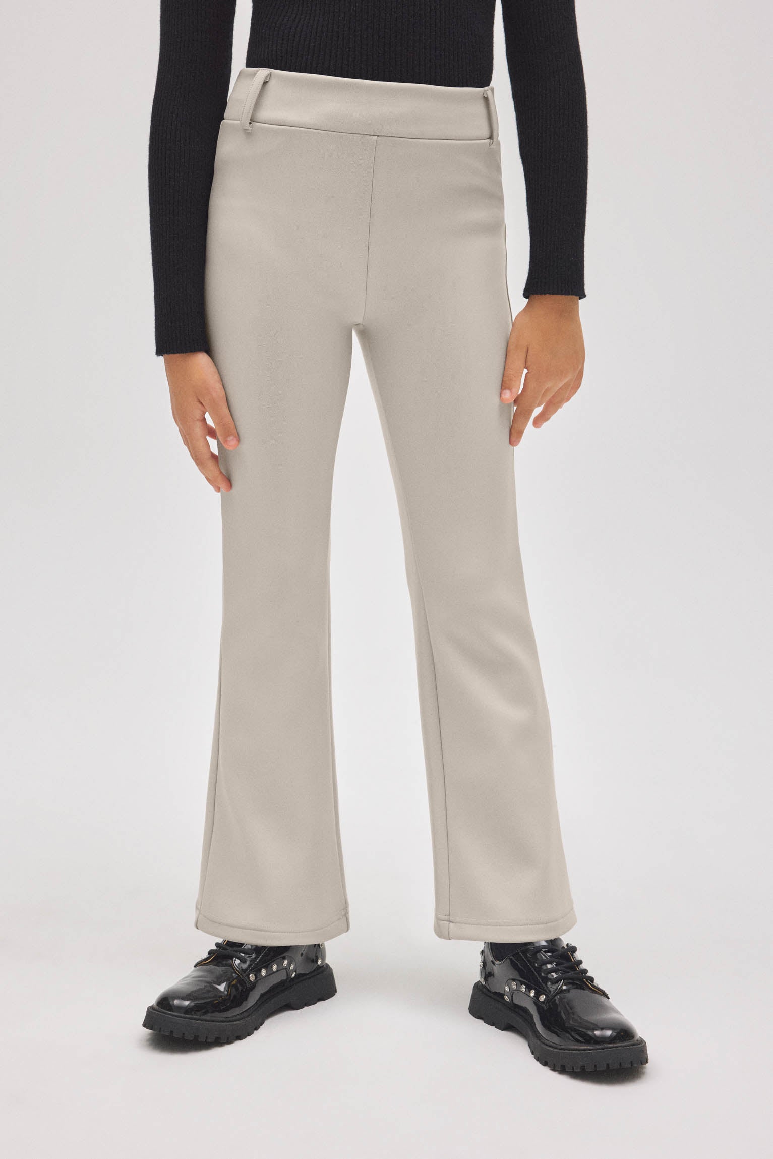 33250-3-pantalones-termicos-nina-efecto-piel-flare-marfil-ysabel-mora