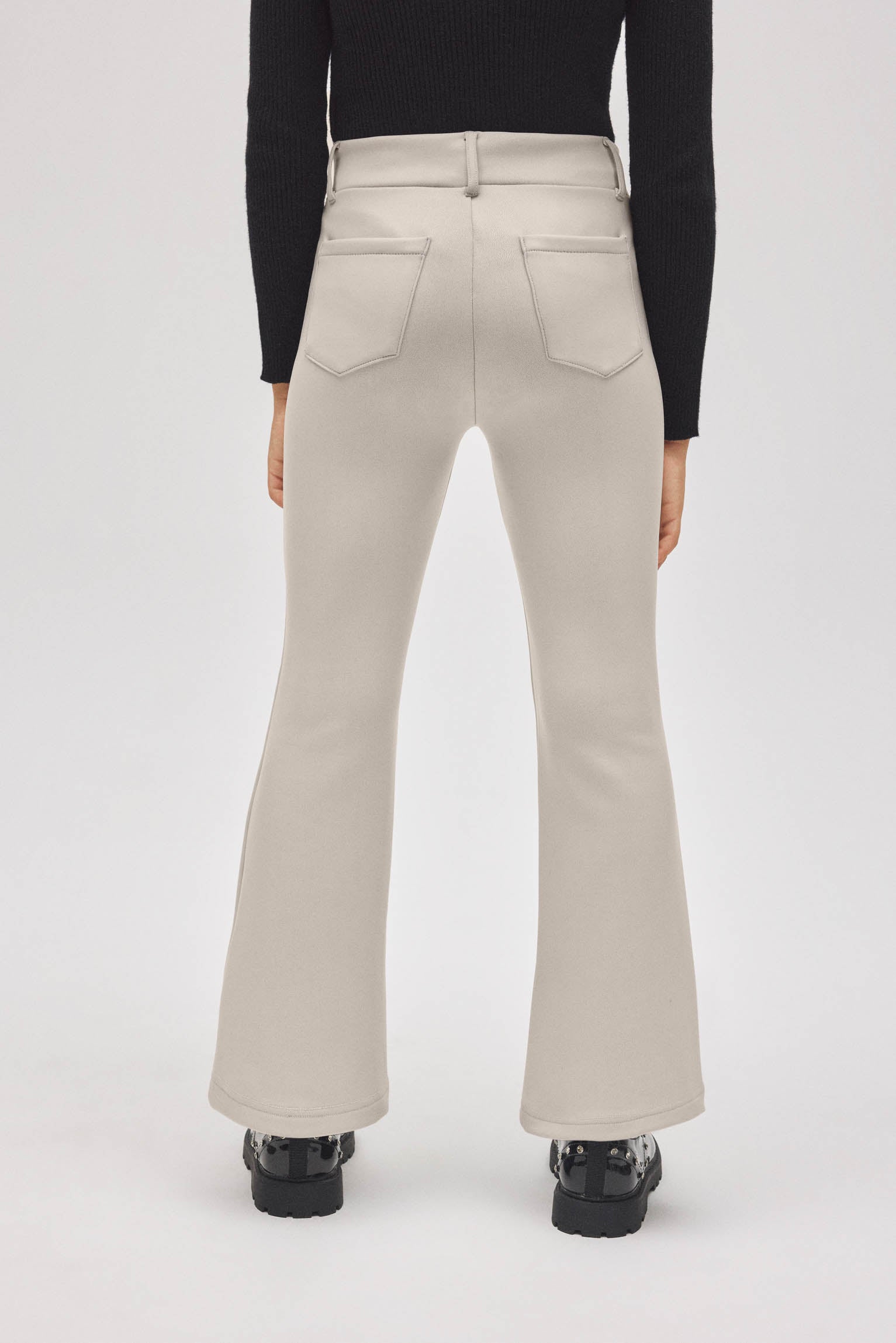33250-4-pantalones-termicos-nina-efecto-piel-flare-marfil-ysabel-mora