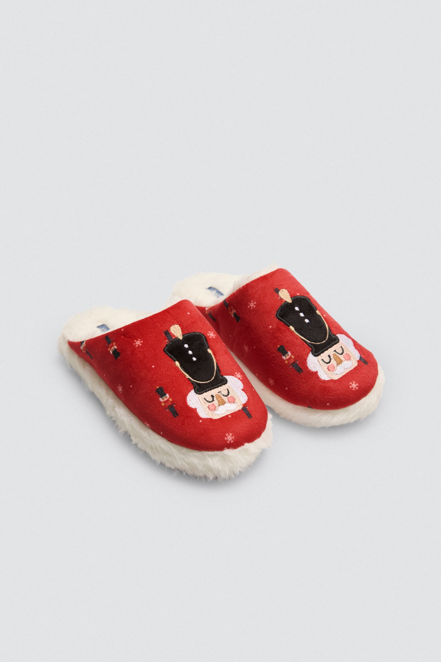 44051-2-zapatillas-casa-infantiles-navidad-cascanueces-ysabel-mora