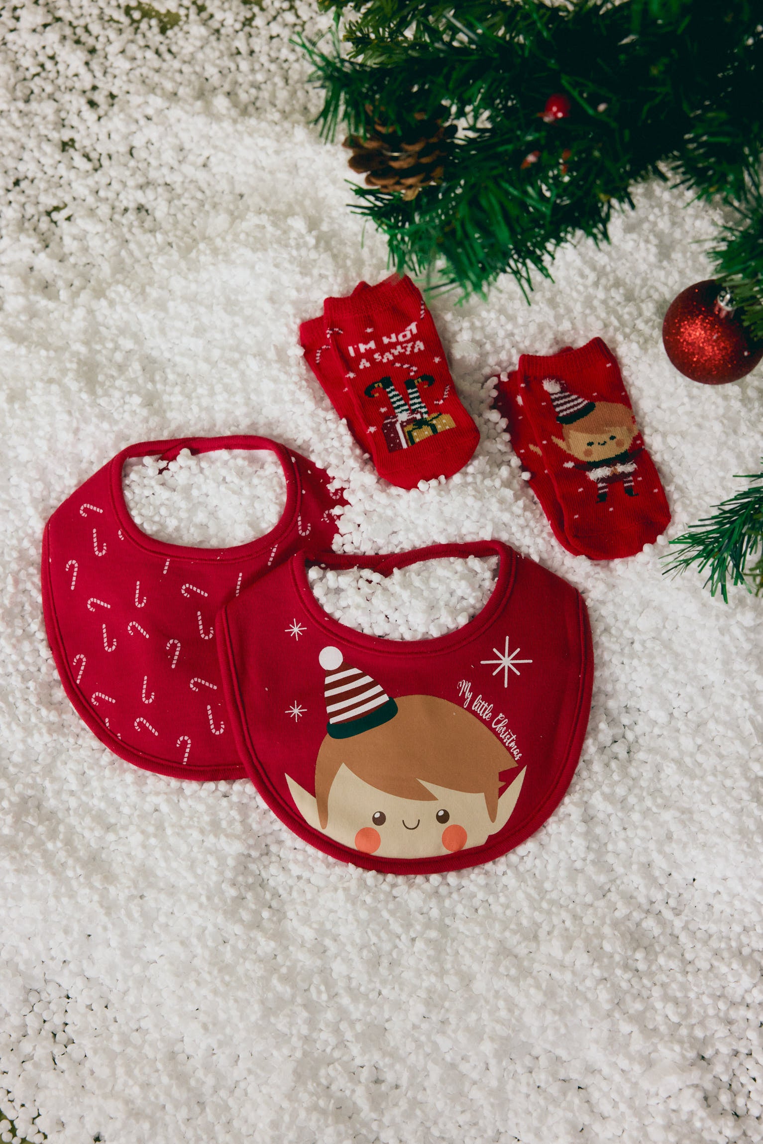 52876-25616-pack-navidad-bebe-regalo-xmas-ysabel-mora-rojo-babero-calcetines