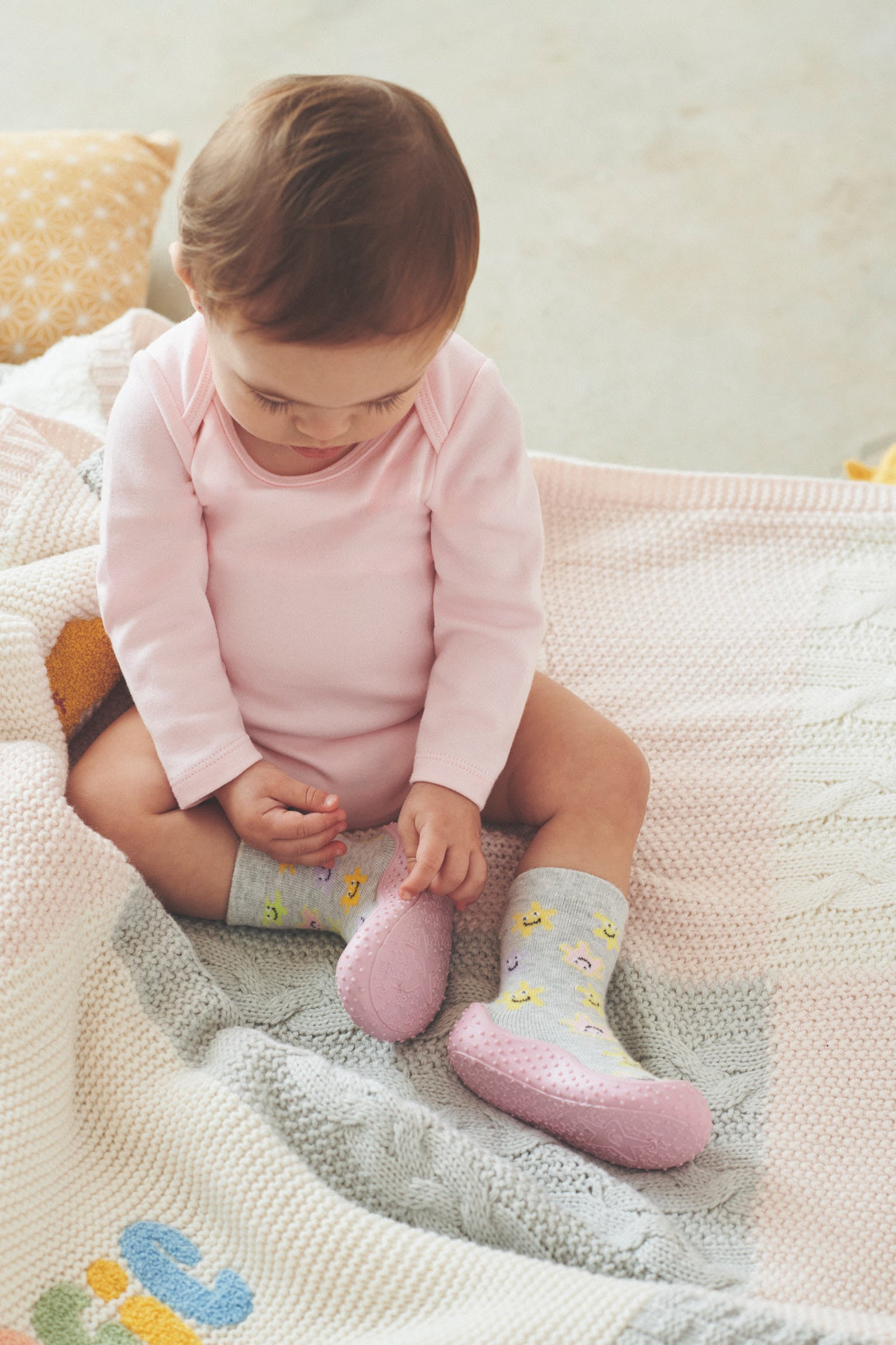 54030-6-zapatillas-calcetin-casa-baby-girl-ysabel-mora - Gris