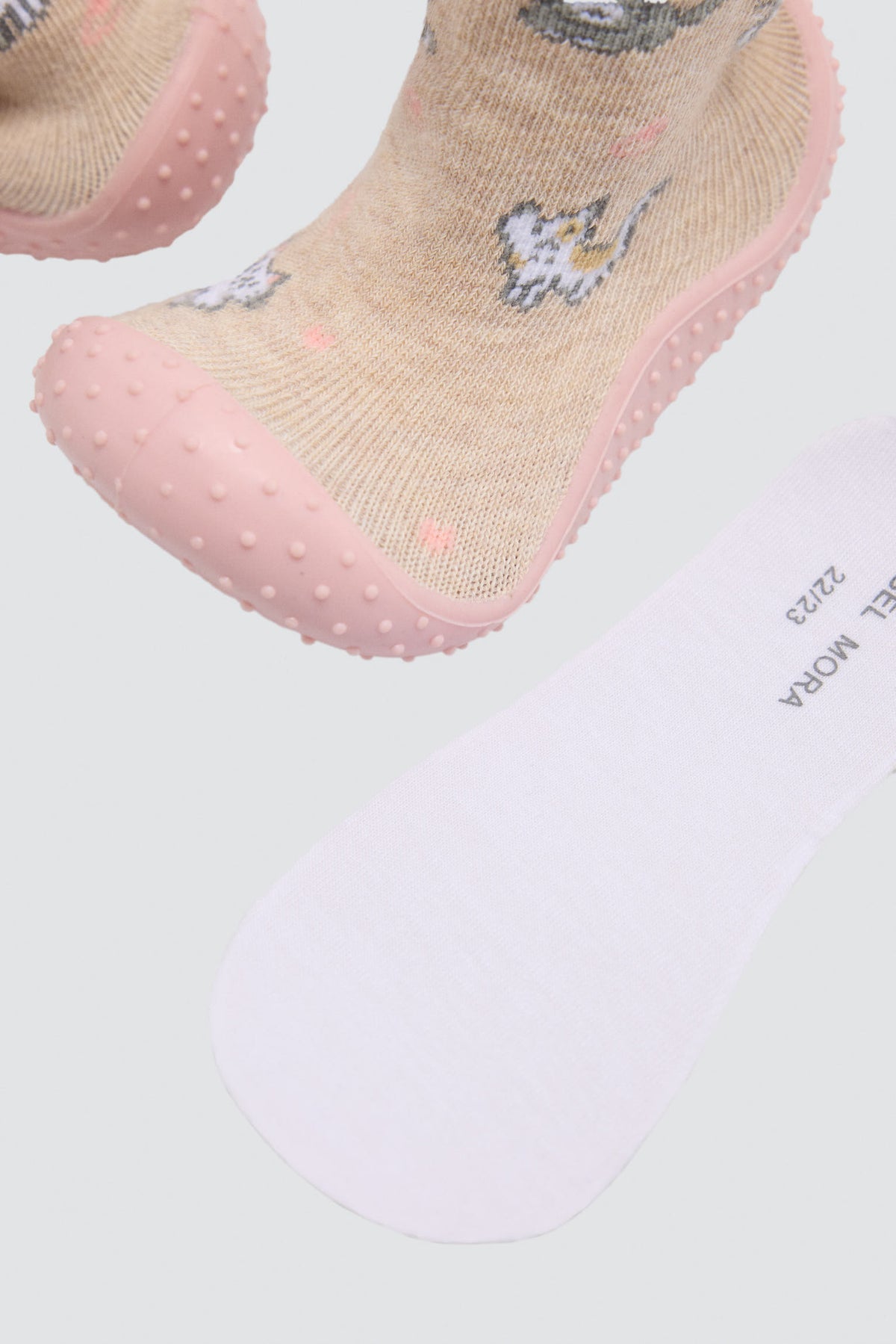 Meias-pantufa de bebé menina com estampado de gatinhos