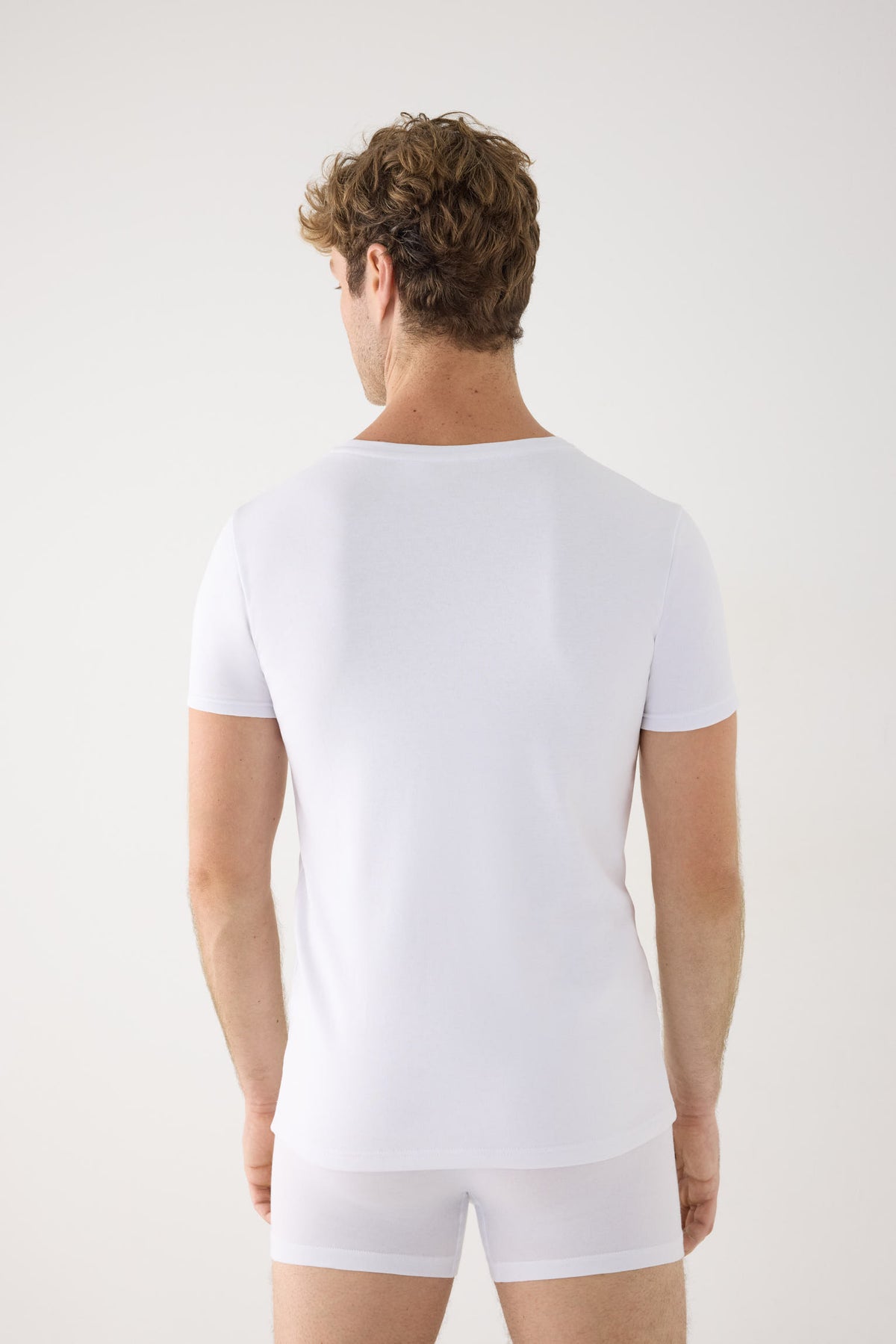 Camiseta térmica leve masculina de manga curta em algodão branco.