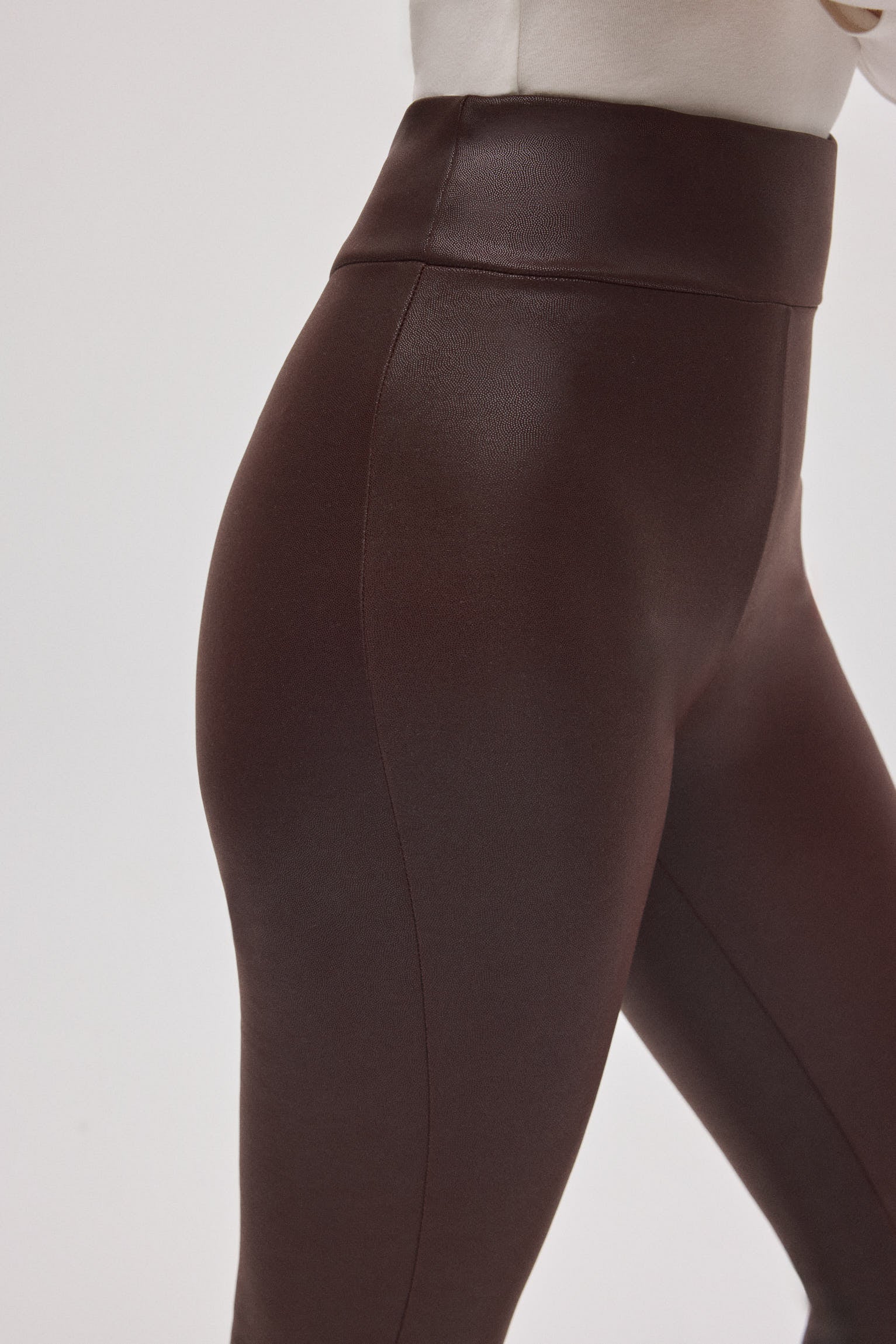70441-4-leggings-termicos-efecto-piel-chocolate-ysabel-mora