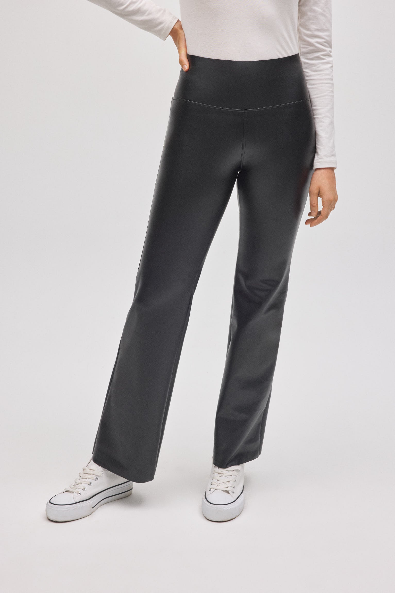 70447-2-leggings-termicos-vientre-plano-efecto-piel-flare-negro-ysabel-mora