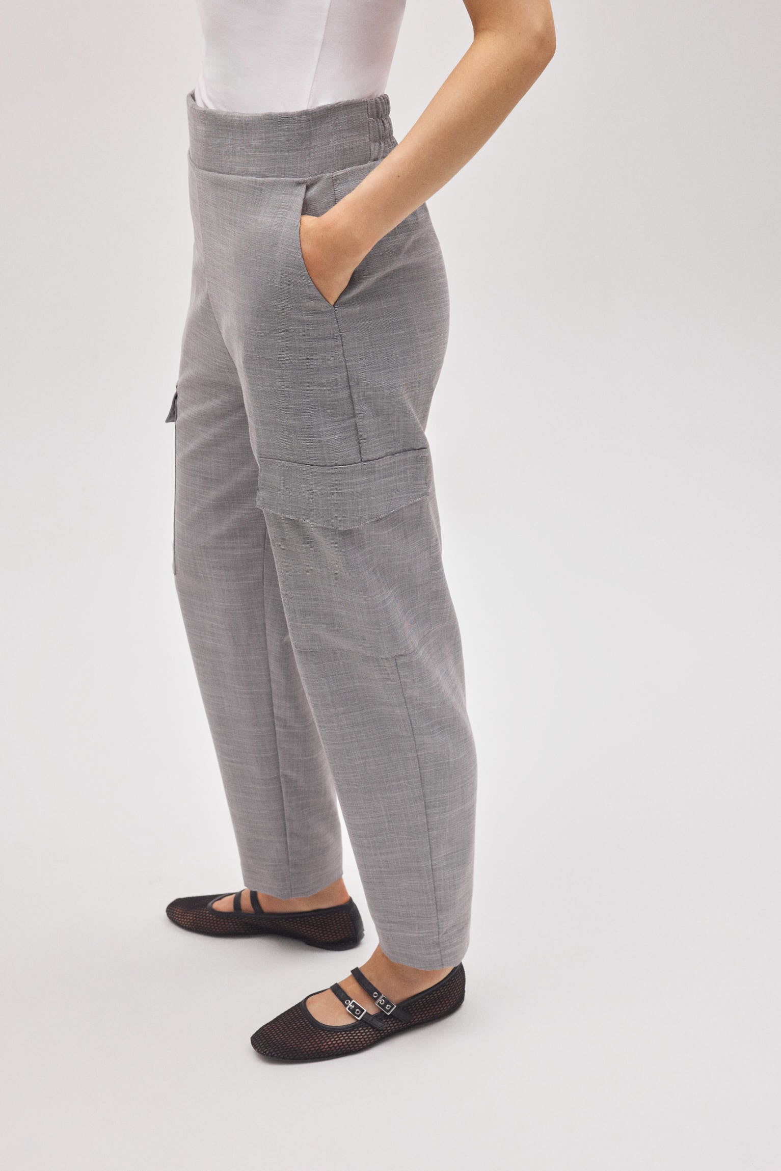 70454-4-pantalon-casual-tipo-cargo-gris-ysabel-mora