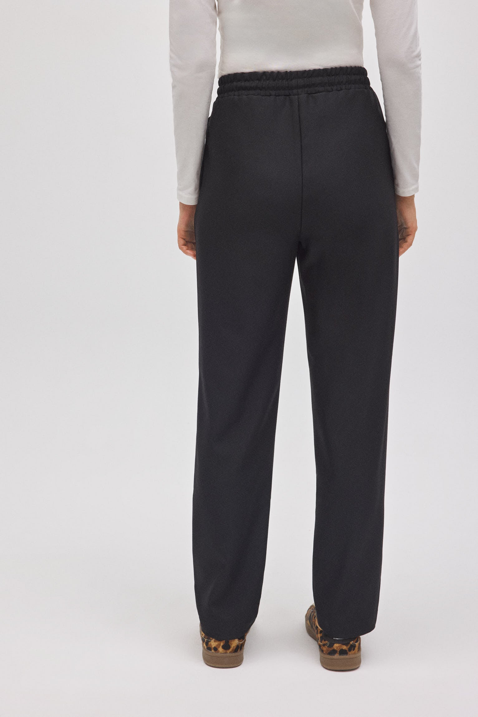 70455-3-pantalon-cintura-ajustable-straight-negro-ysabel-mora