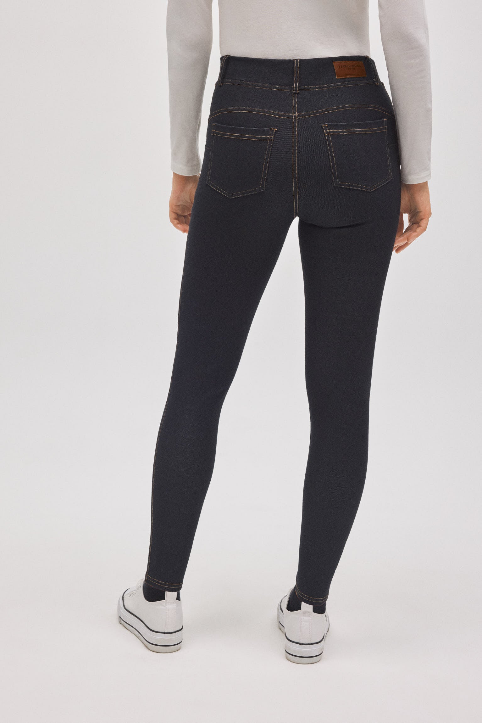 70456-3-pantalones-vaqueros-elasticos-skinny-negro-ysabel-mora